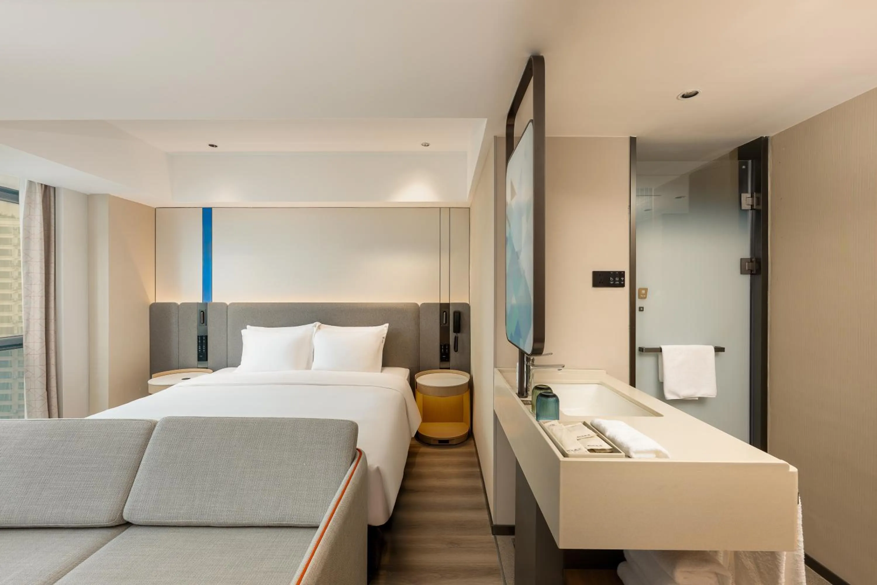 Bed in Holiday Inn Express Guiyang Downtown by IHG