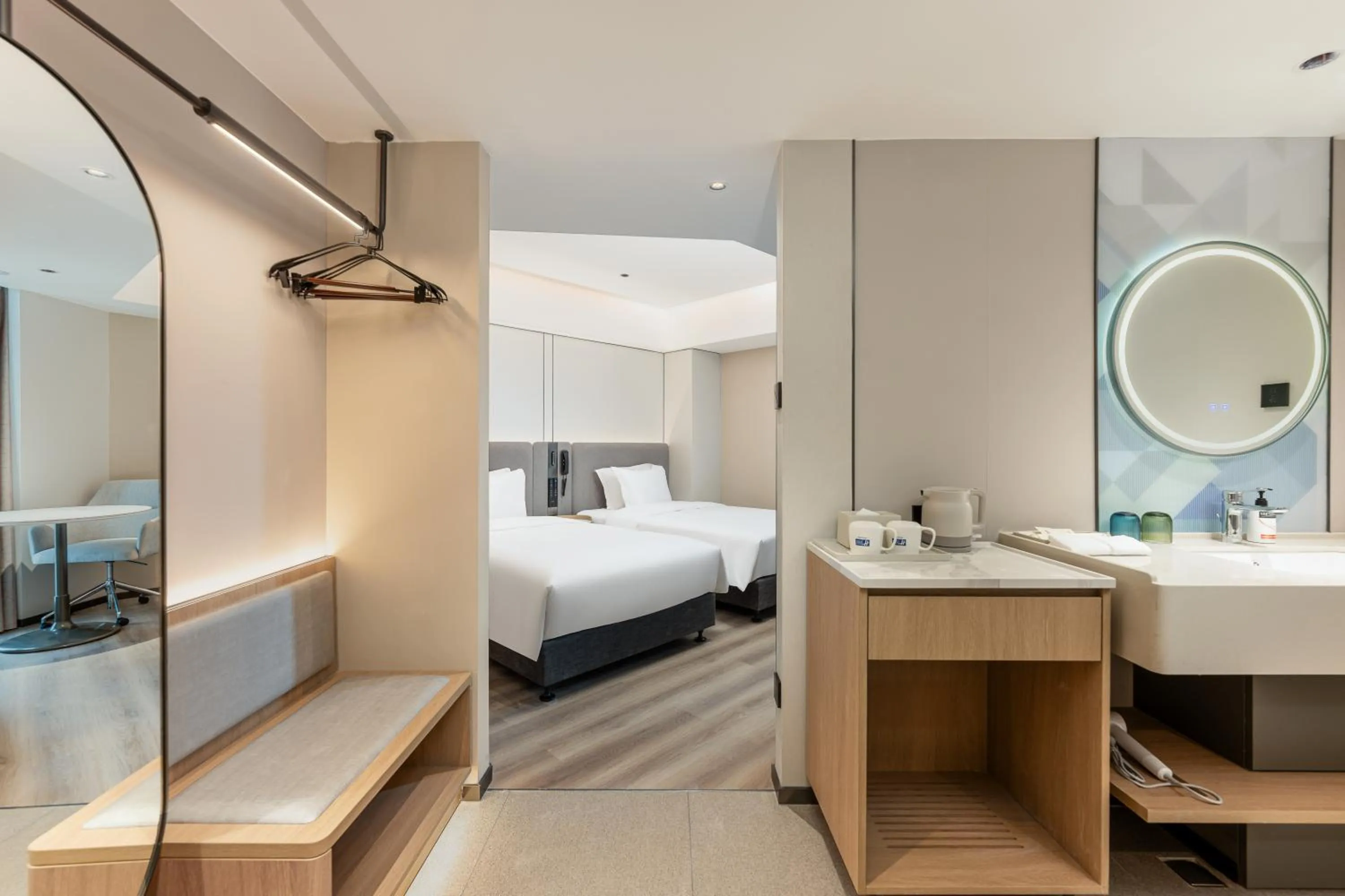 Photo of the whole room, Bed in Holiday Inn Express Guiyang Downtown by IHG