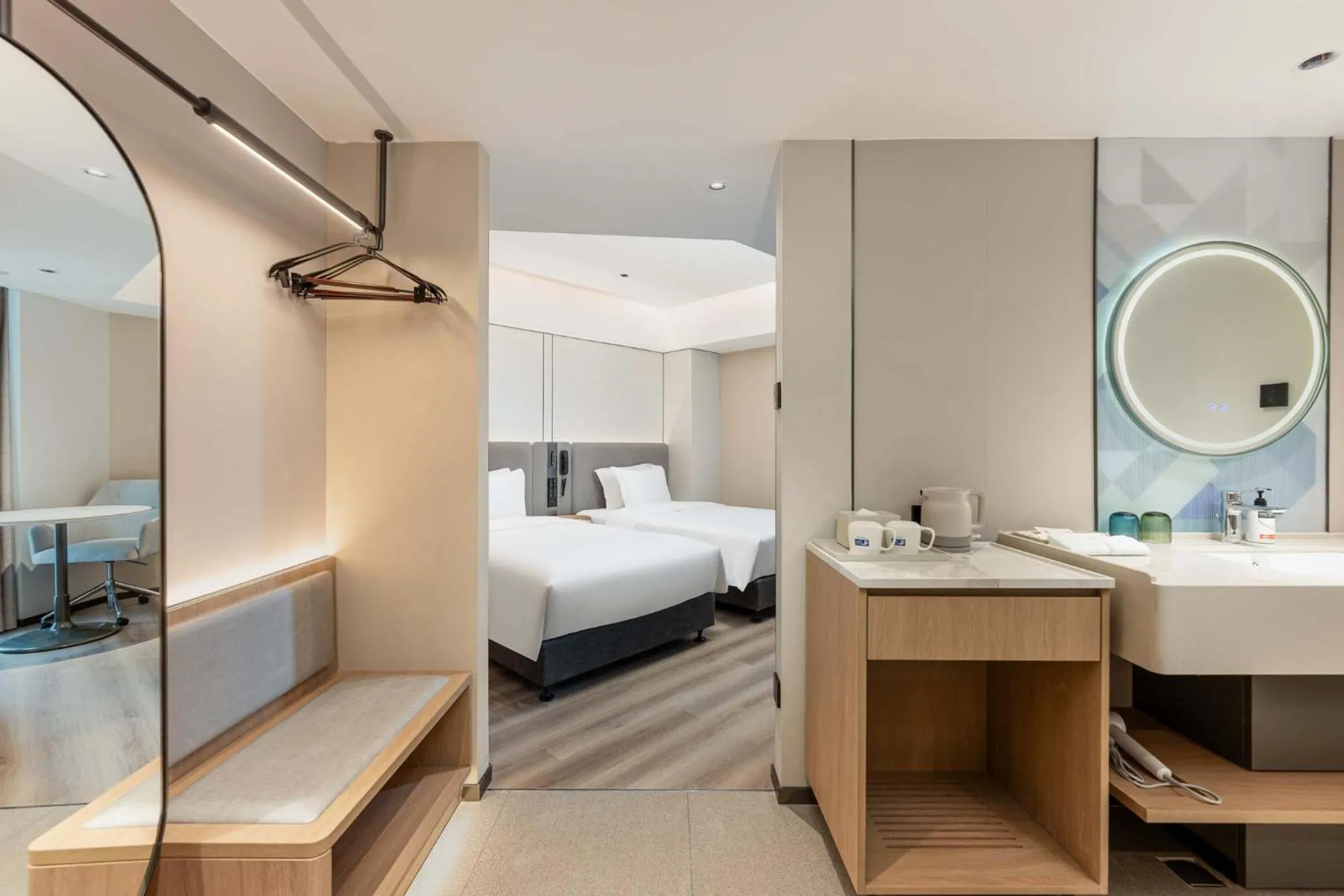 Photo of the whole room, Bed in Holiday Inn Express Guiyang Downtown by IHG