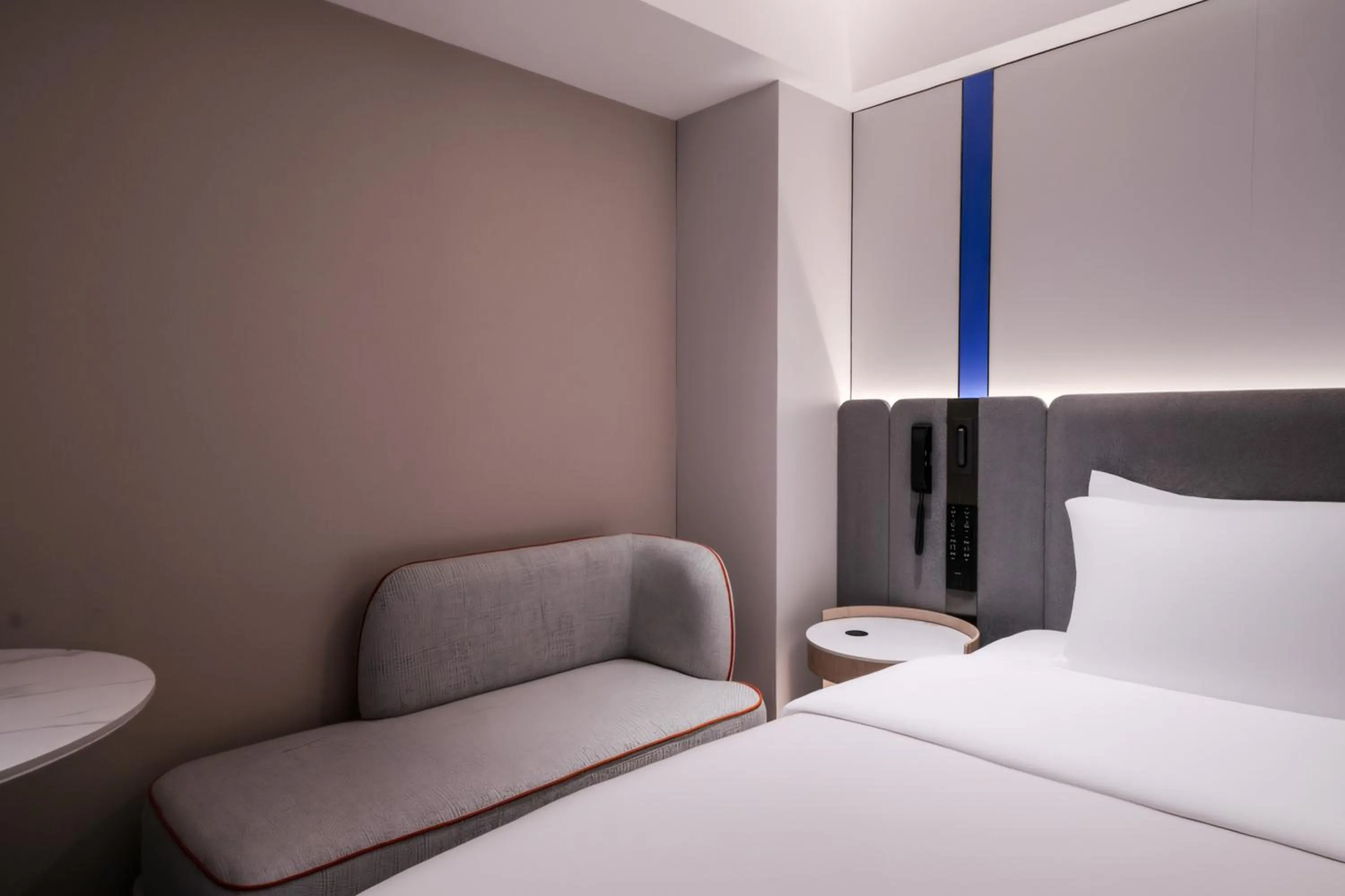 Bed in Holiday Inn Express Guiyang Downtown by IHG