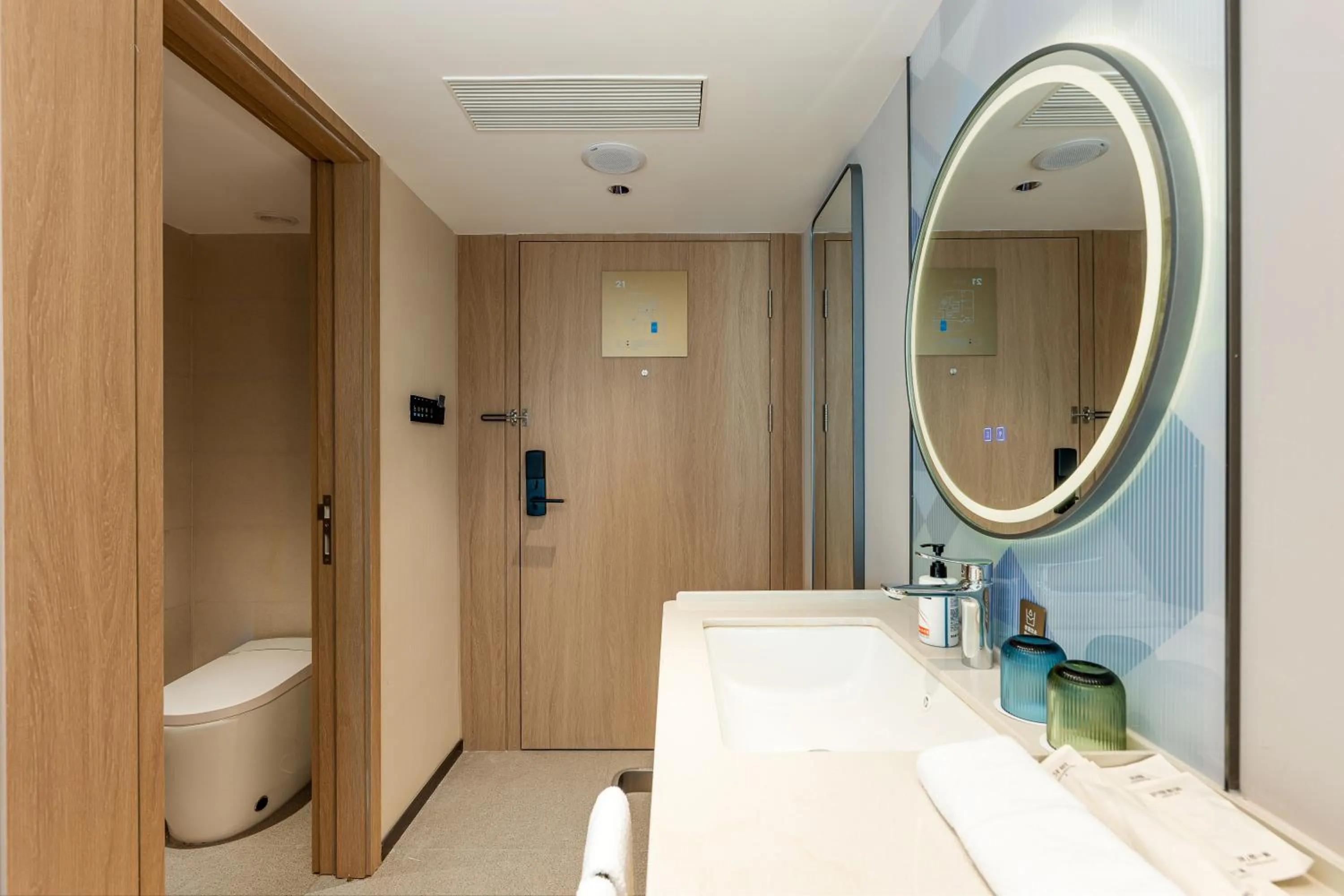 Shower in Holiday Inn Express Guiyang Downtown by IHG
