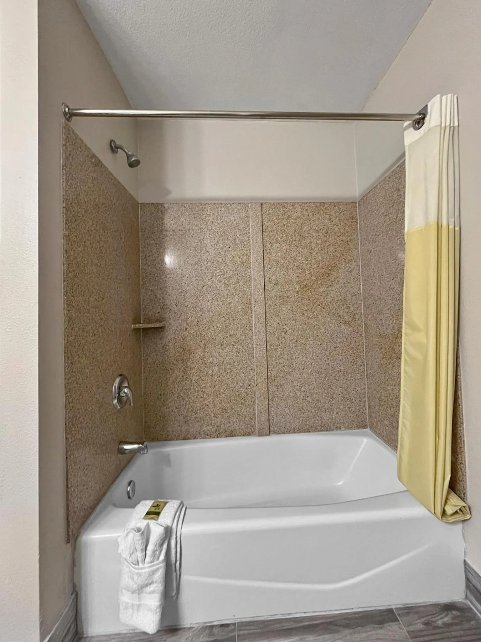 Bathroom, Bed in Rodeo Lodge