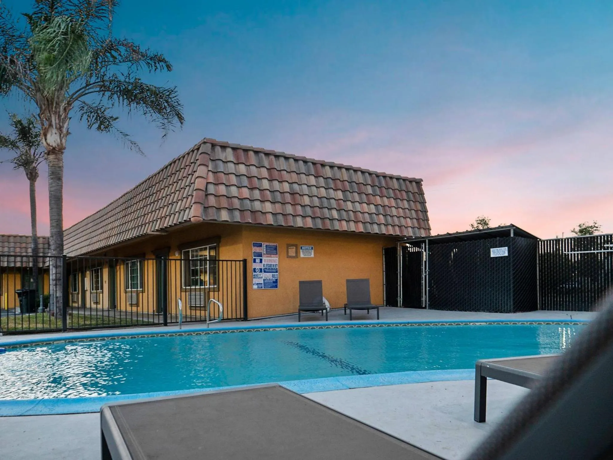 Swimming pool in Rodeo Lodge