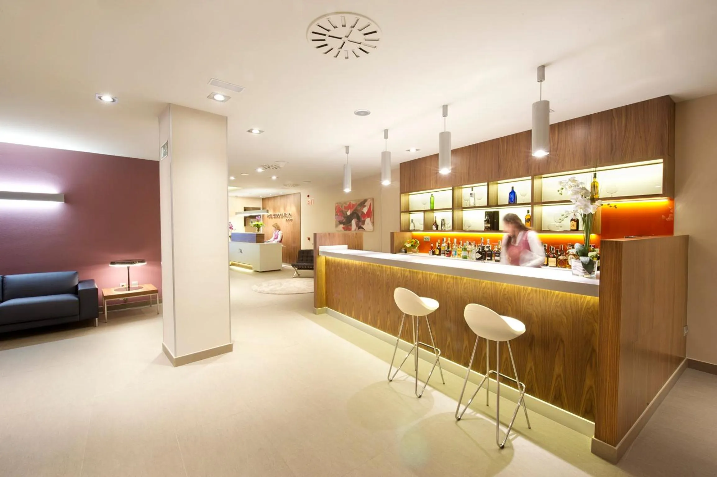 Lounge or bar in Sercotel Ciudad de Miranda