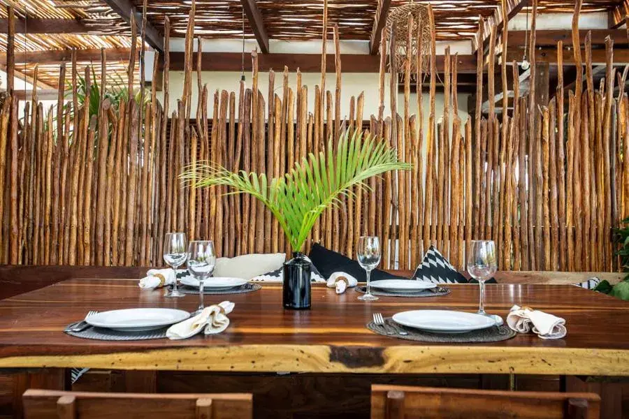 Five-Bedroom House in Mohave Jungle Rooms Five-Bedroom House in Mohave Jungle Rooms