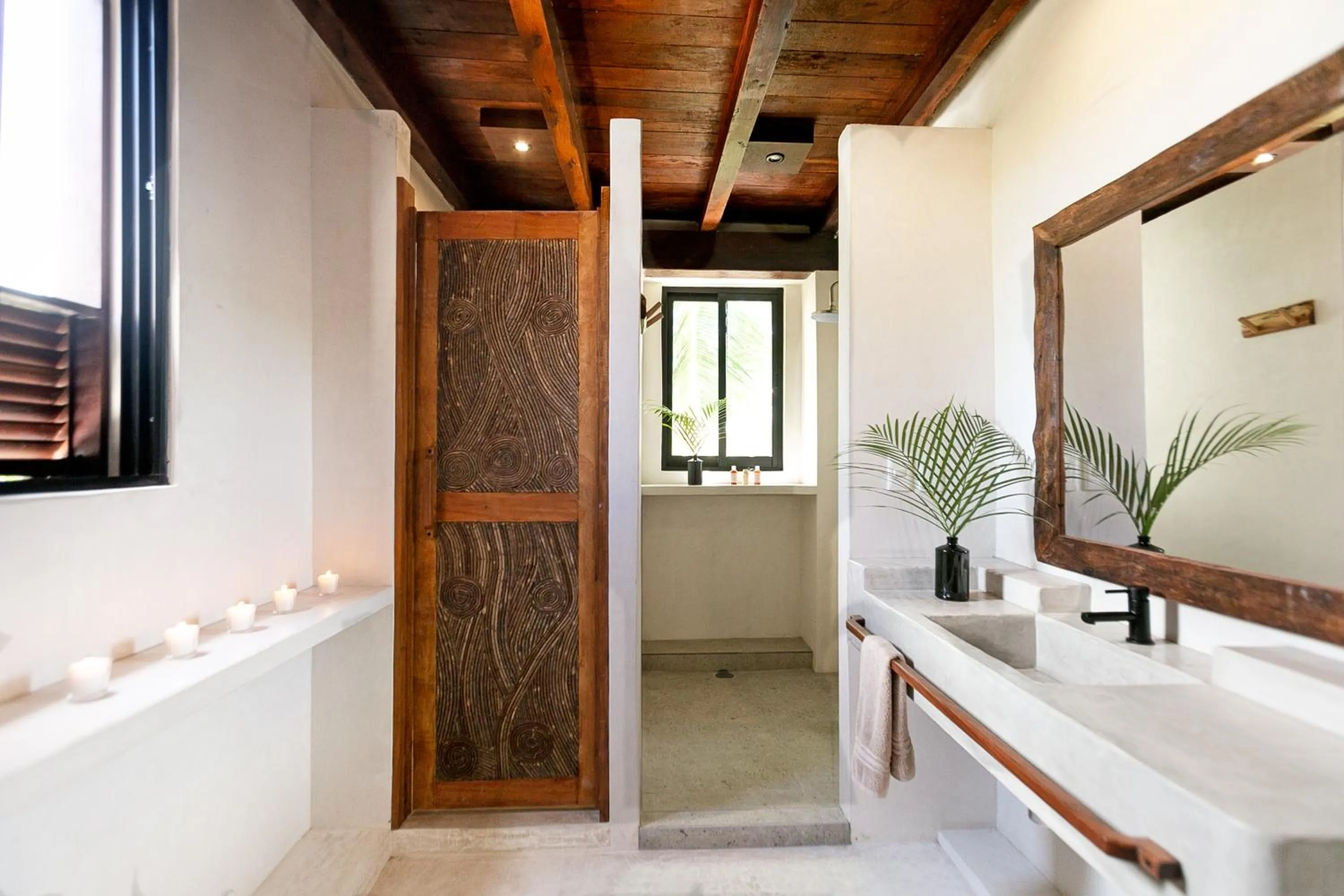 Bathroom in Mohave Jungle Rooms