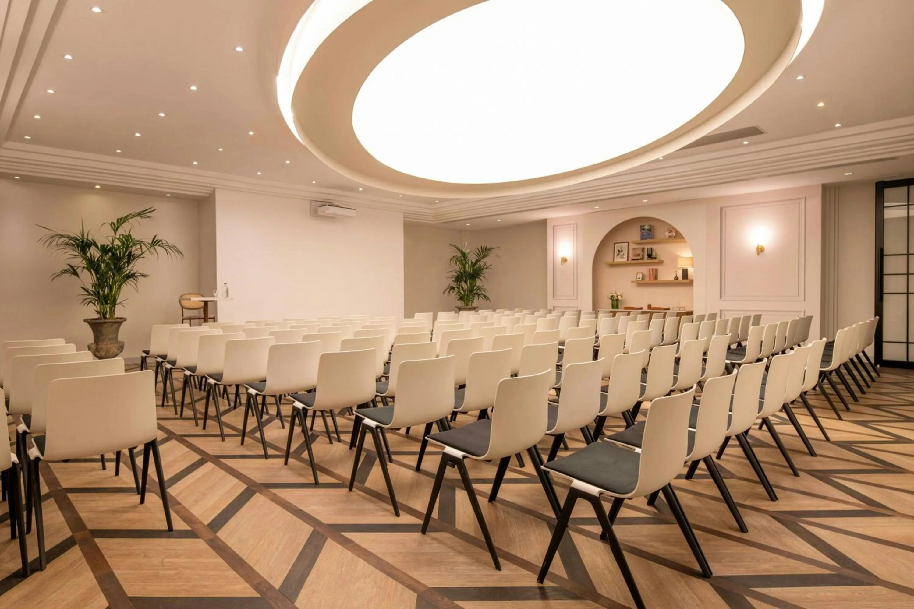 Meeting/conference room in Renaissance Paris Nobel Tour Eiffel Hotel