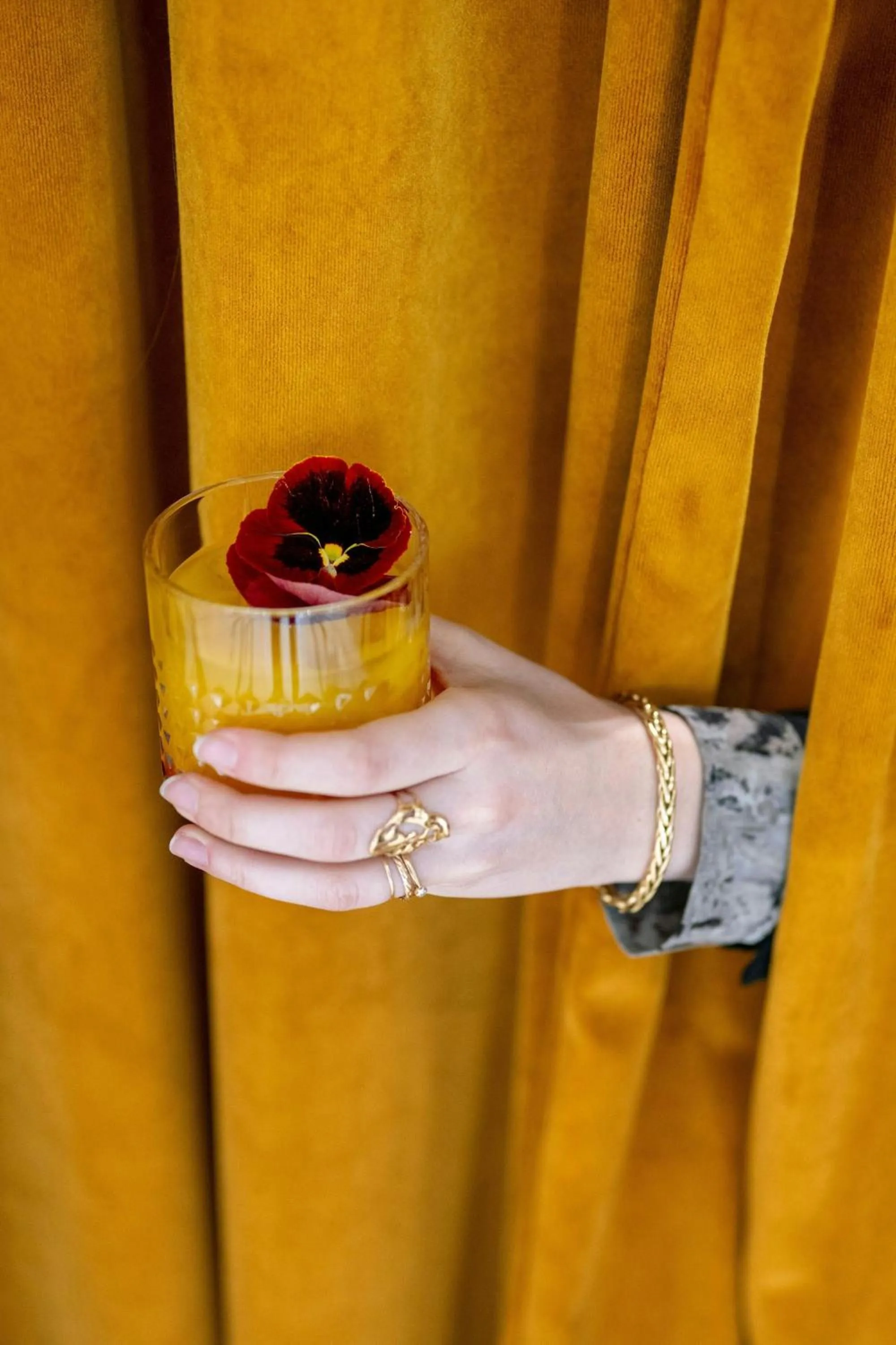 Lounge or bar in Renaissance Paris Nobel Tour Eiffel Hotel