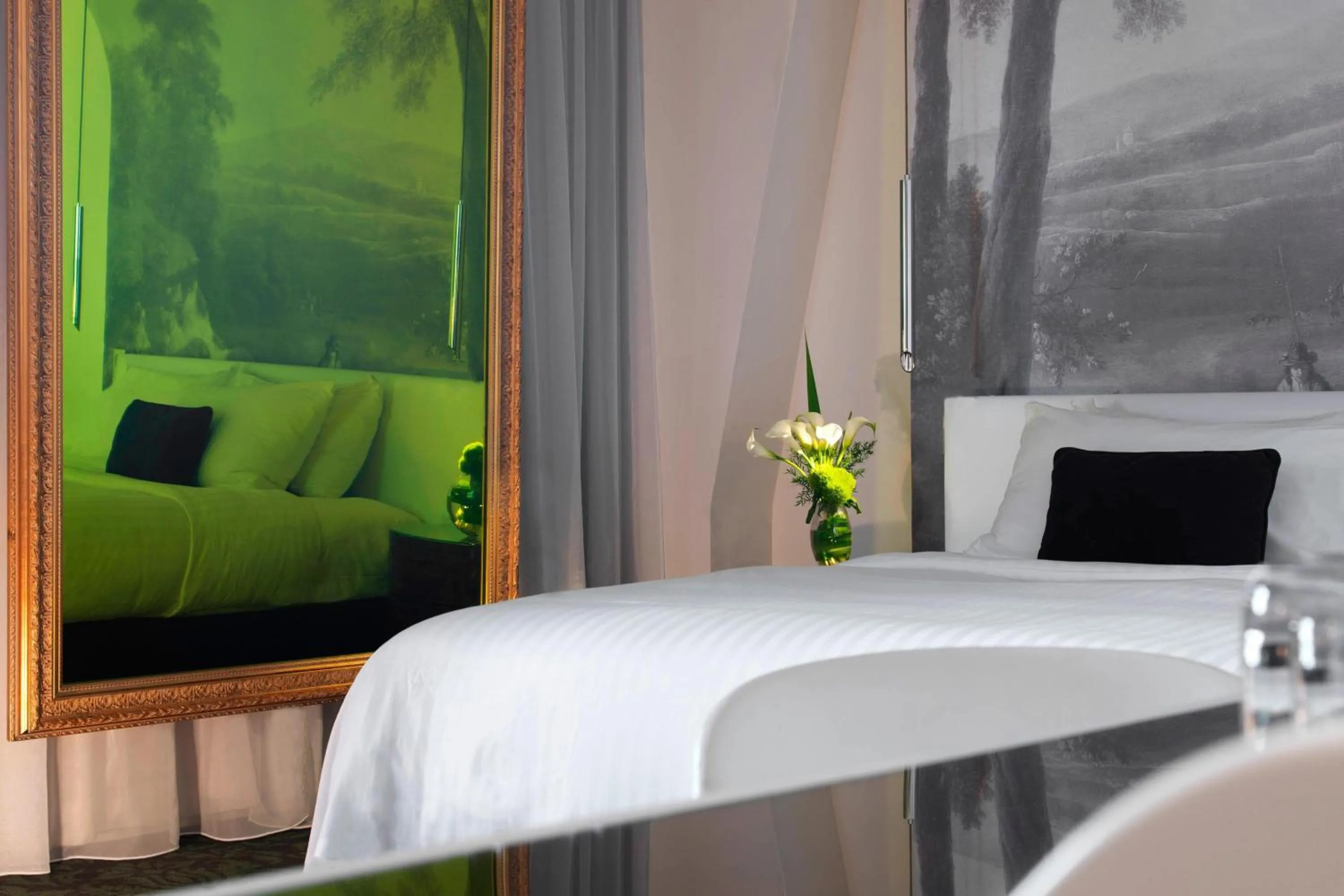 Photo of the whole room in Renaissance Paris Nobel Tour Eiffel Hotel