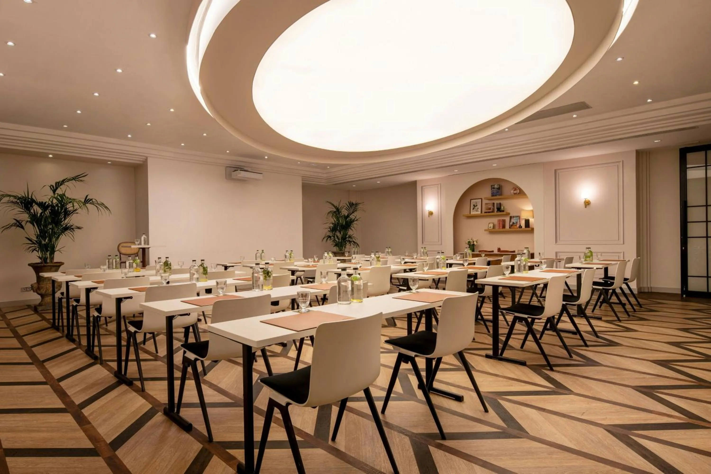 Meeting/conference room in Renaissance Paris Nobel Tour Eiffel Hotel