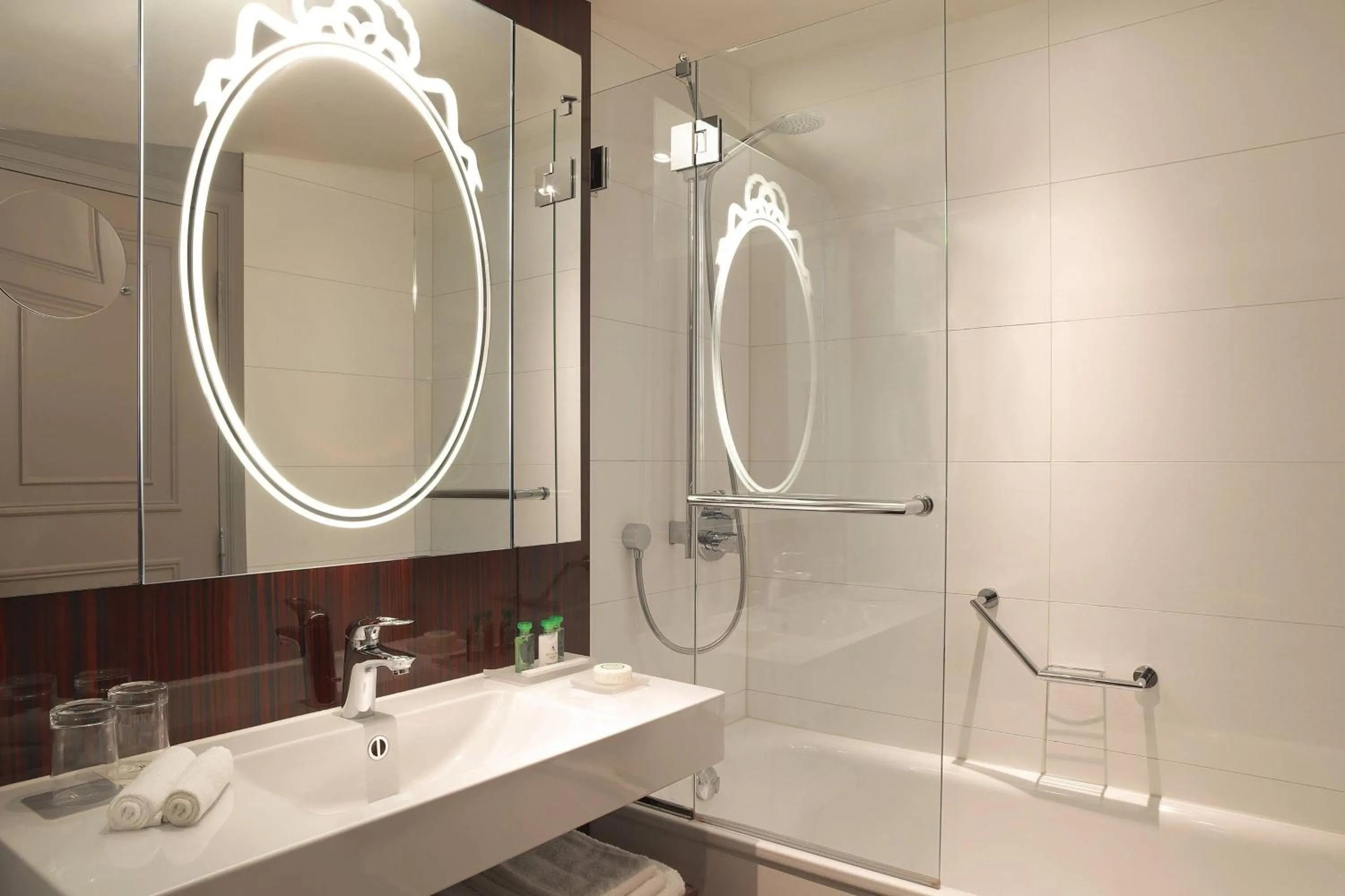 Bathroom in Renaissance Paris Nobel Tour Eiffel Hotel