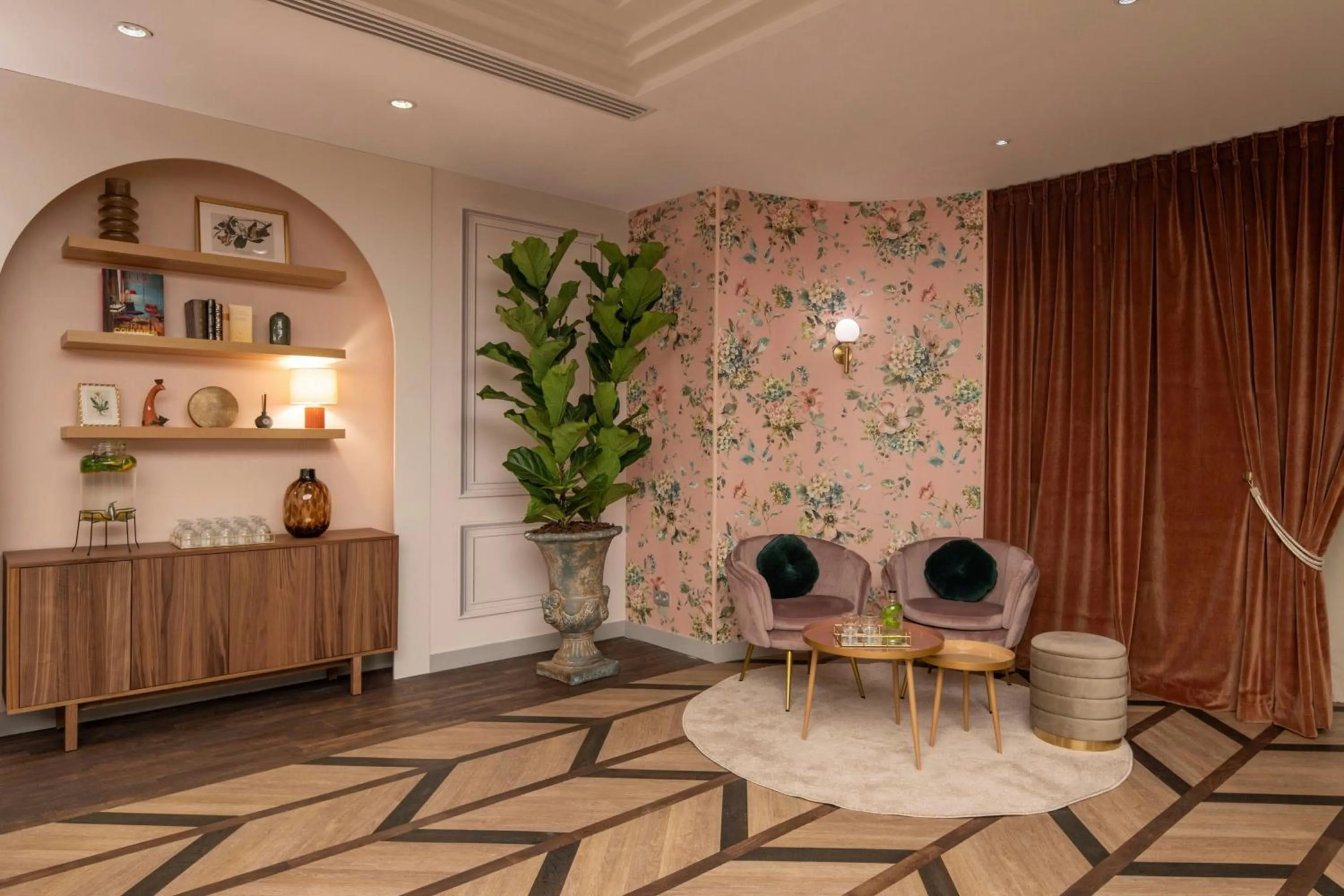 Lounge or bar in Renaissance Paris Nobel Tour Eiffel Hotel