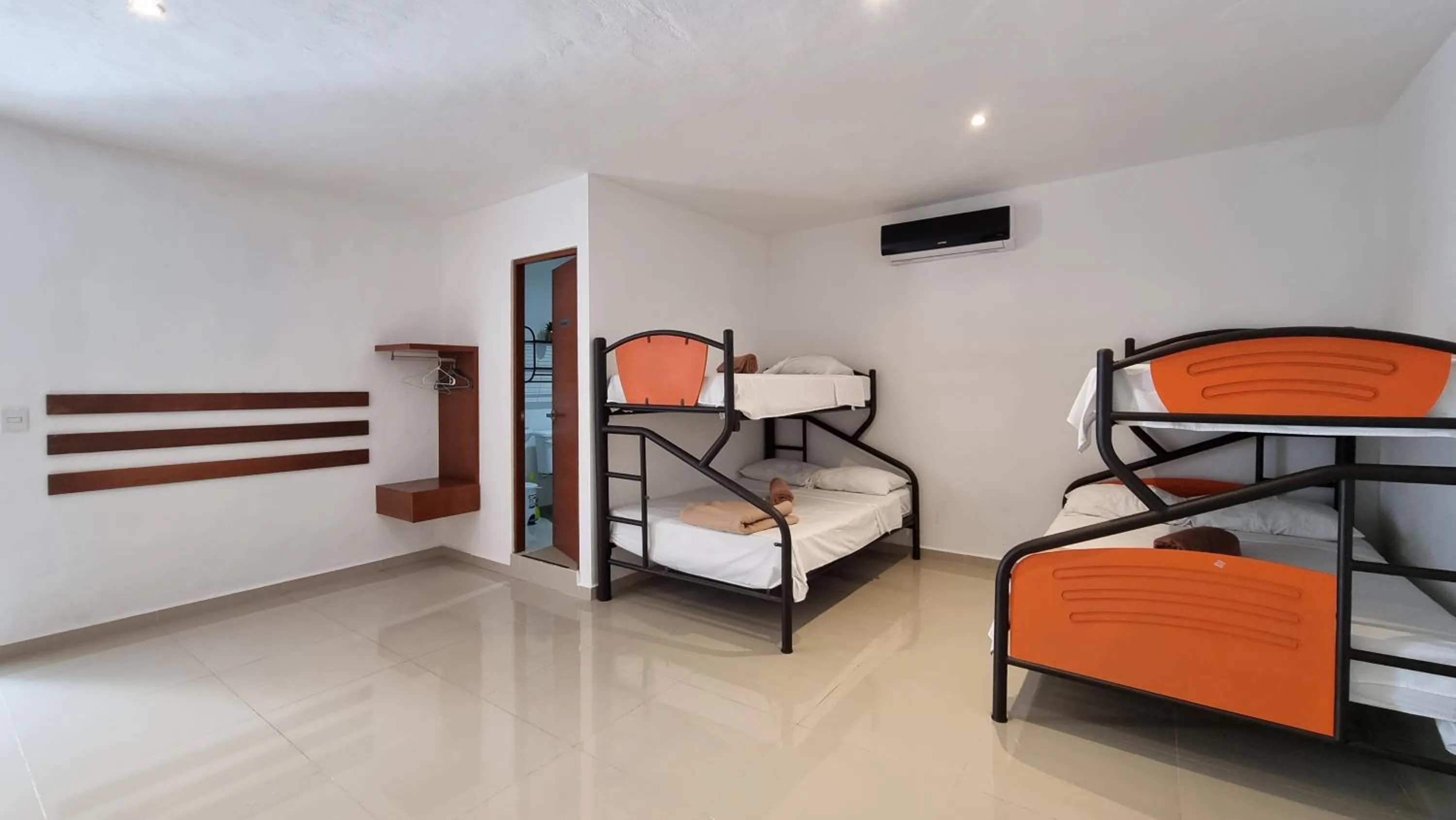 bunk bed in Villa Leo Cancún Downtown