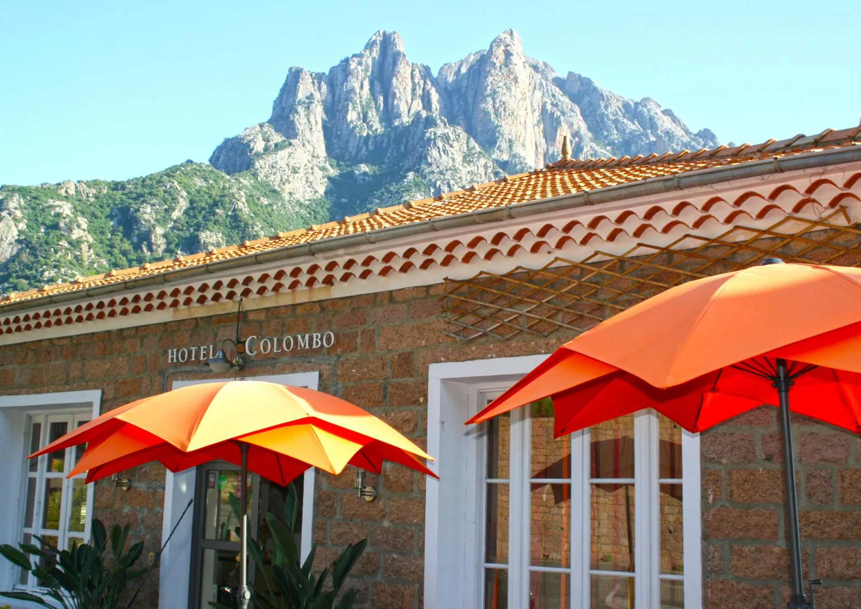 Facade/entrance in Hôtel Colombo- Porto Corse