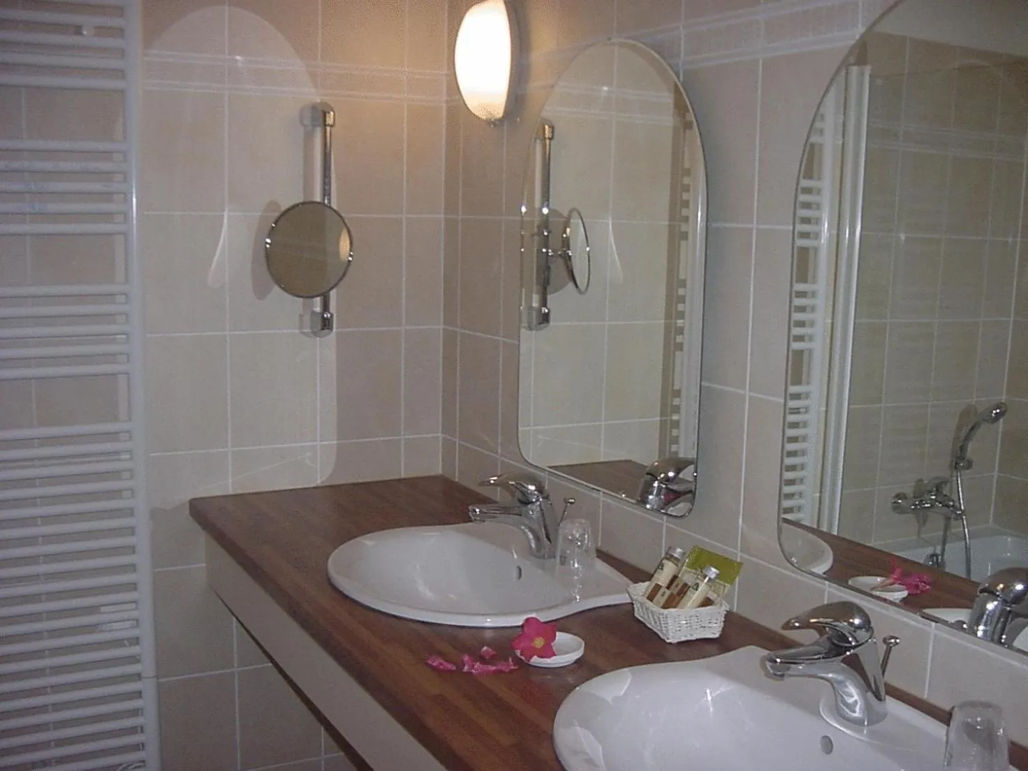 Bathroom in Hotel Argi Eder