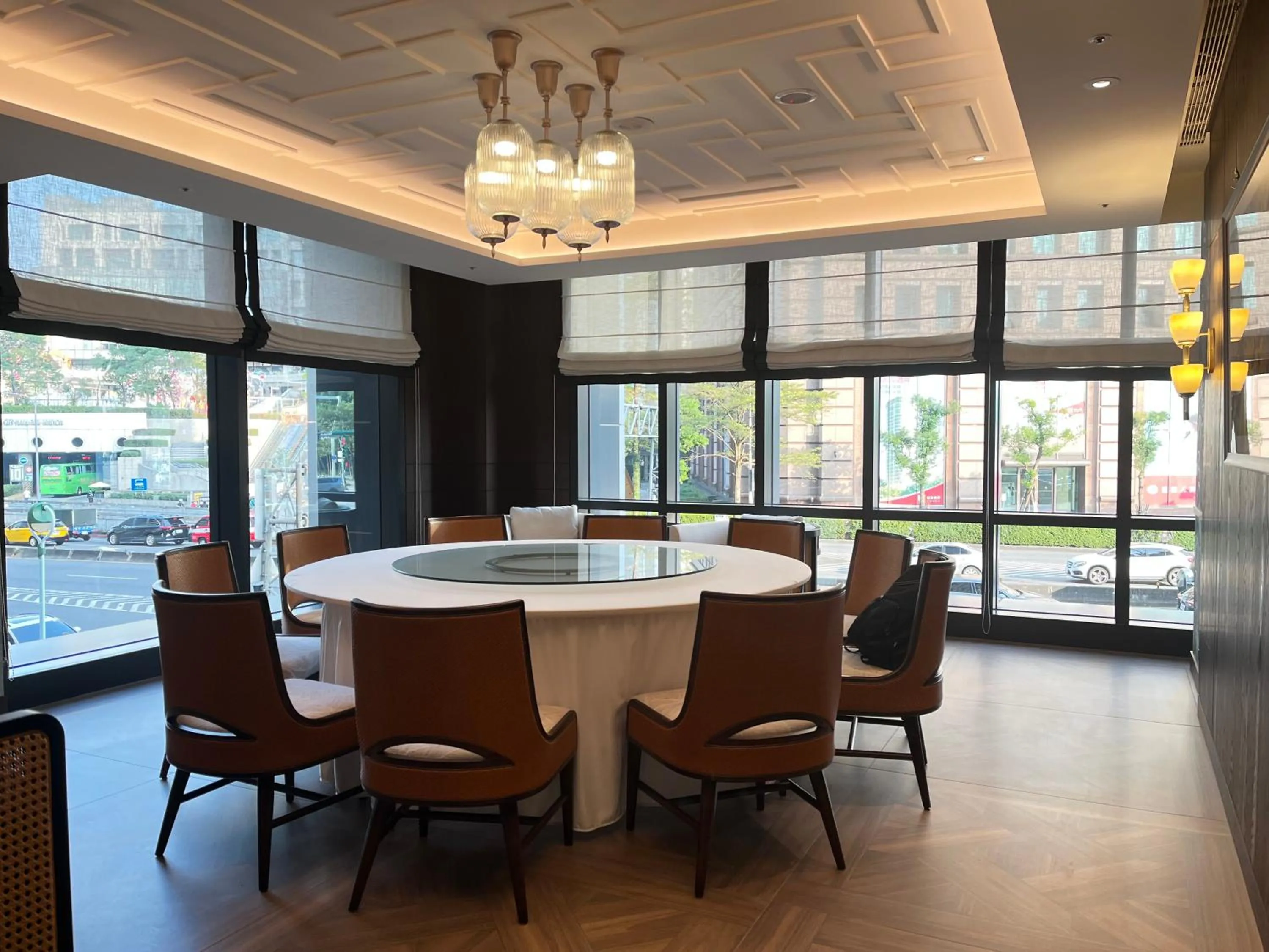 Restaurant/places to eat in Hanns House