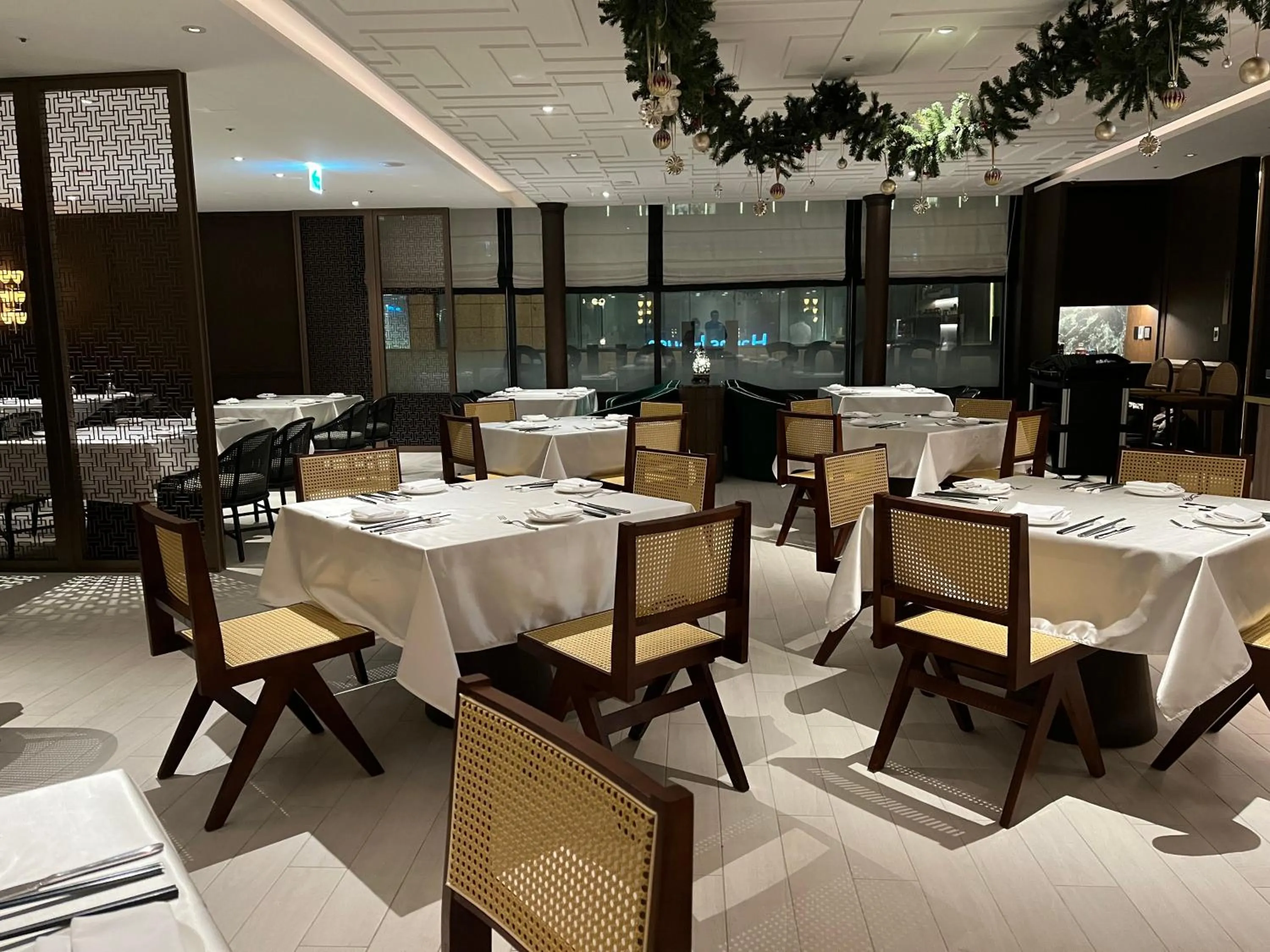 Restaurant/places to eat in Hanns House