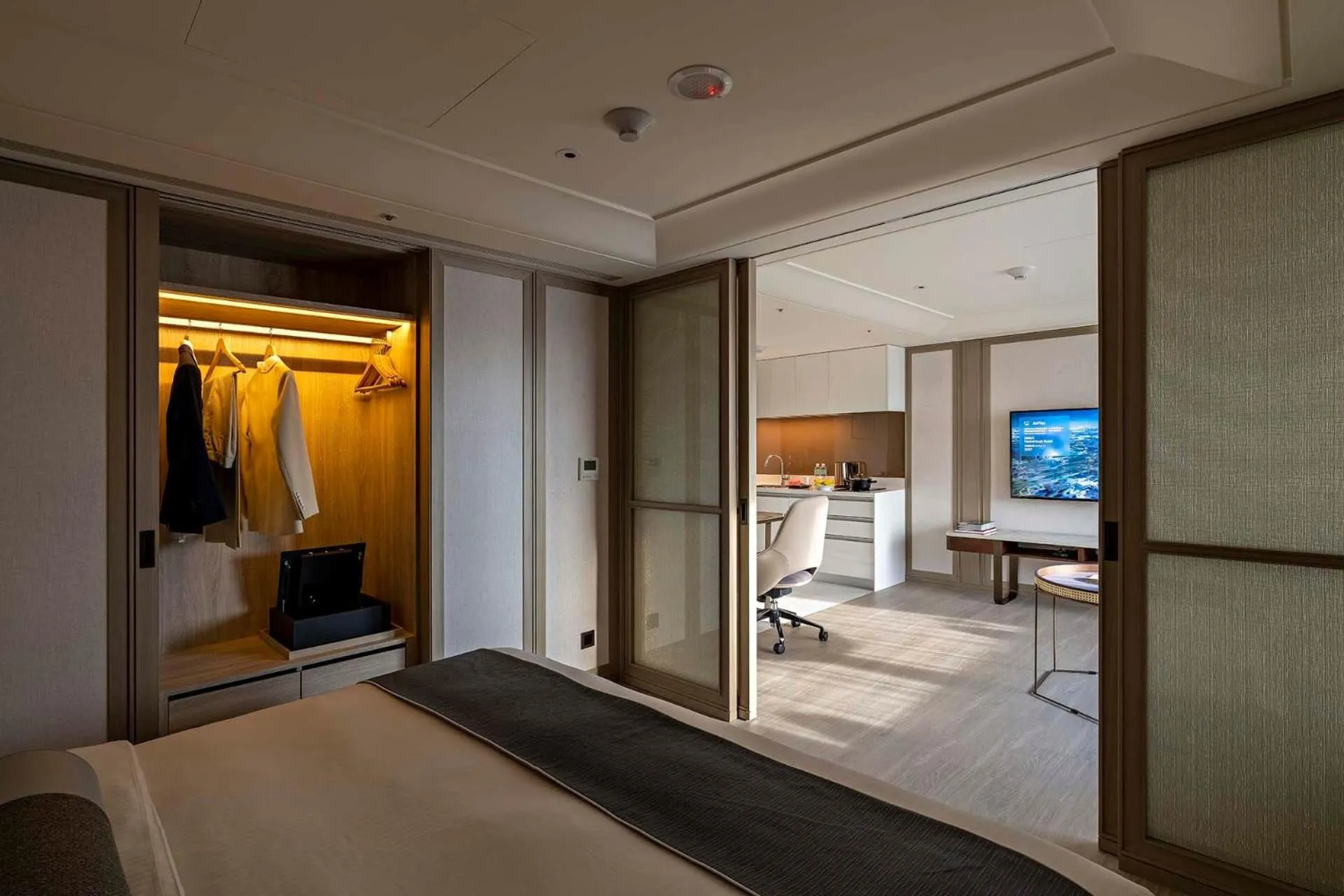 Photo of the whole room, Bed in Hanns House