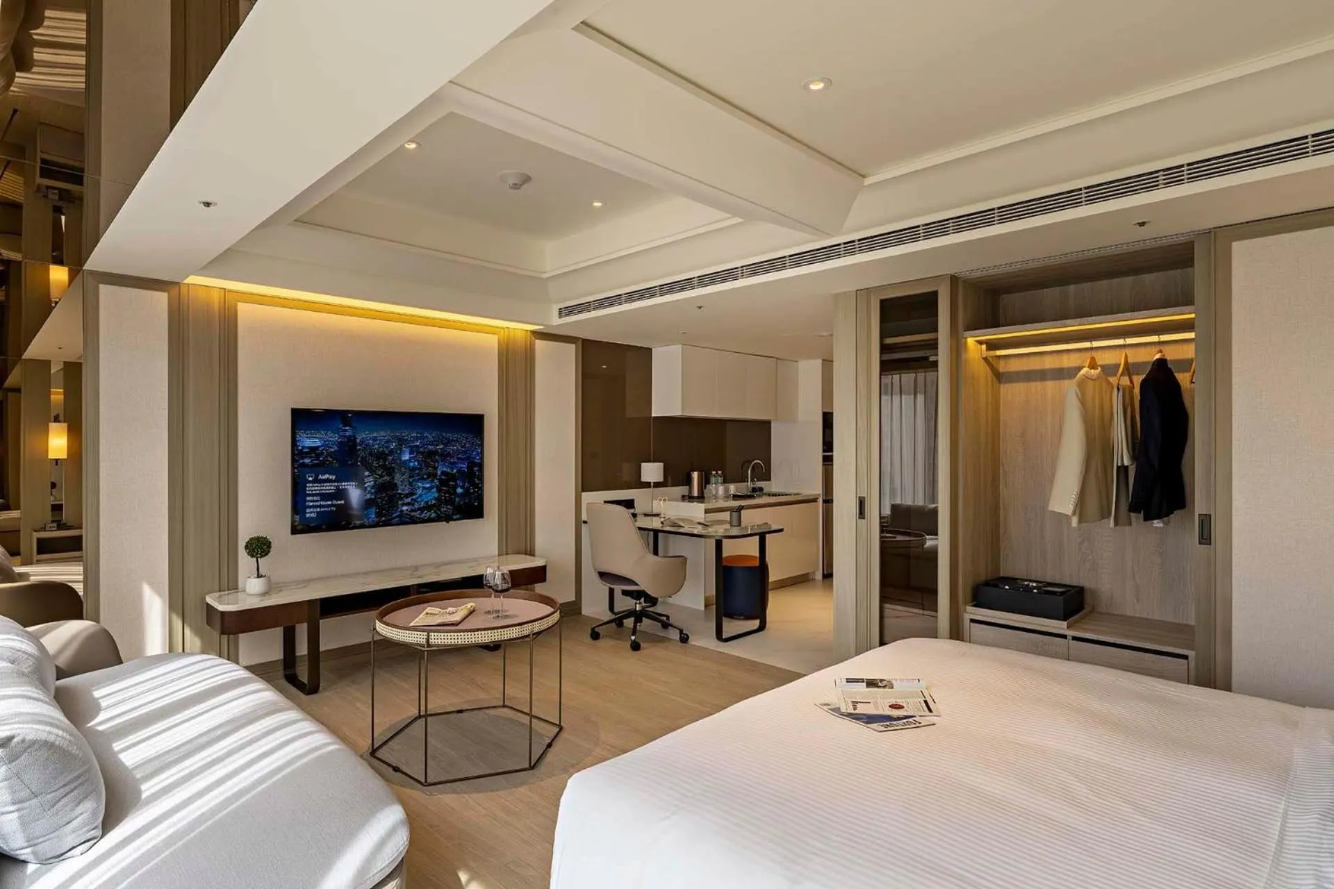 Photo of the whole room, Bed in Hanns House