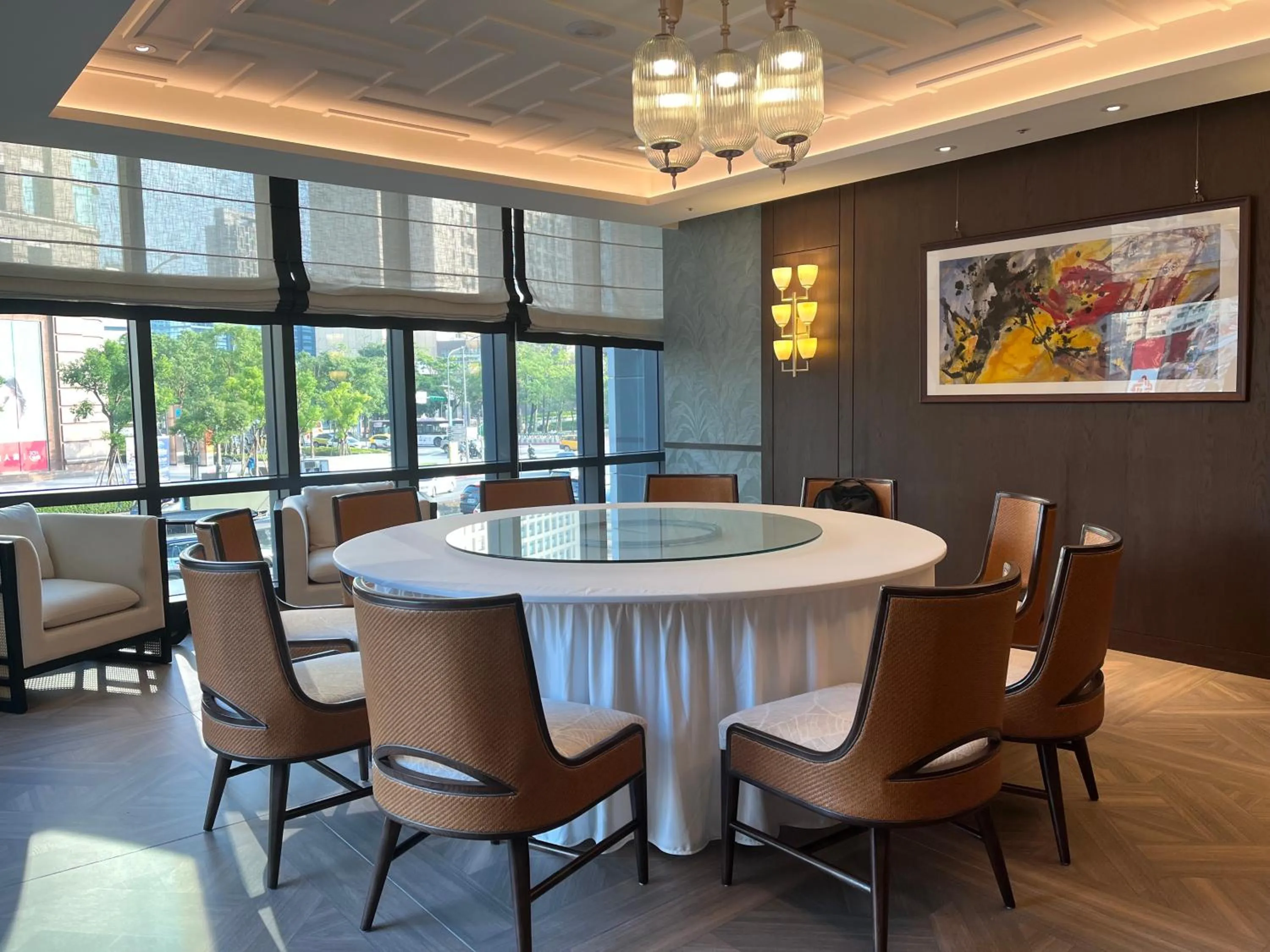 Restaurant/places to eat in Hanns House