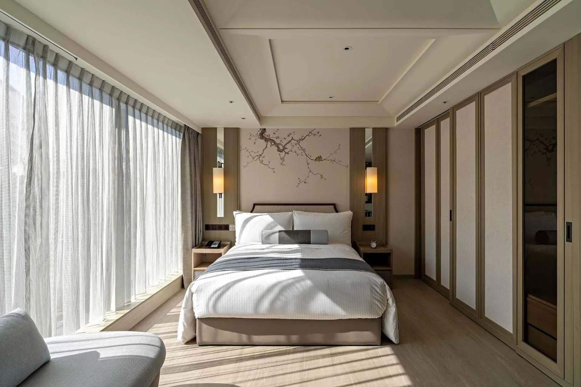 Photo of the whole room, Bed in Hanns House