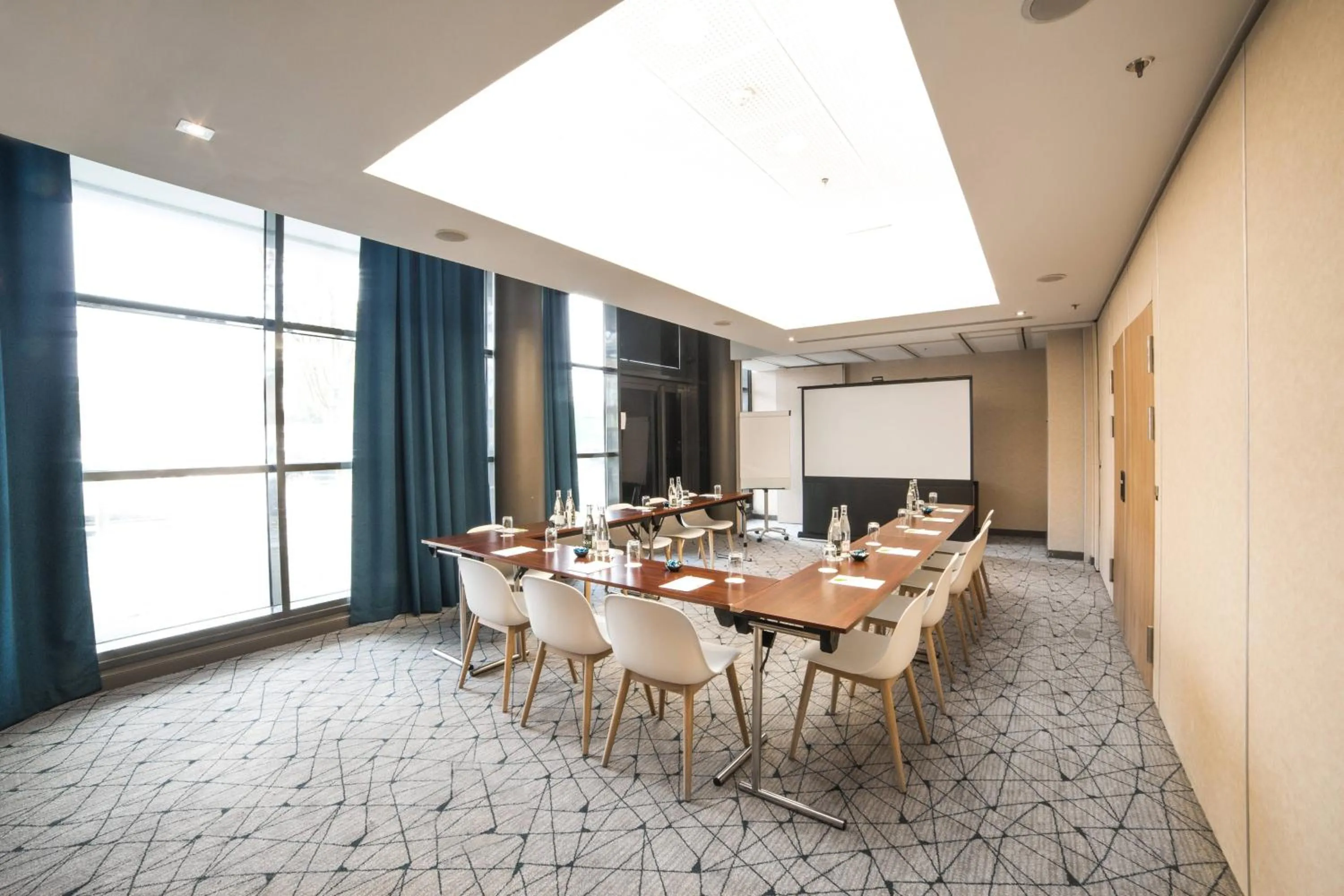 Meeting/conference room in Courtyard by Marriott Paris La Defense West - Colombes