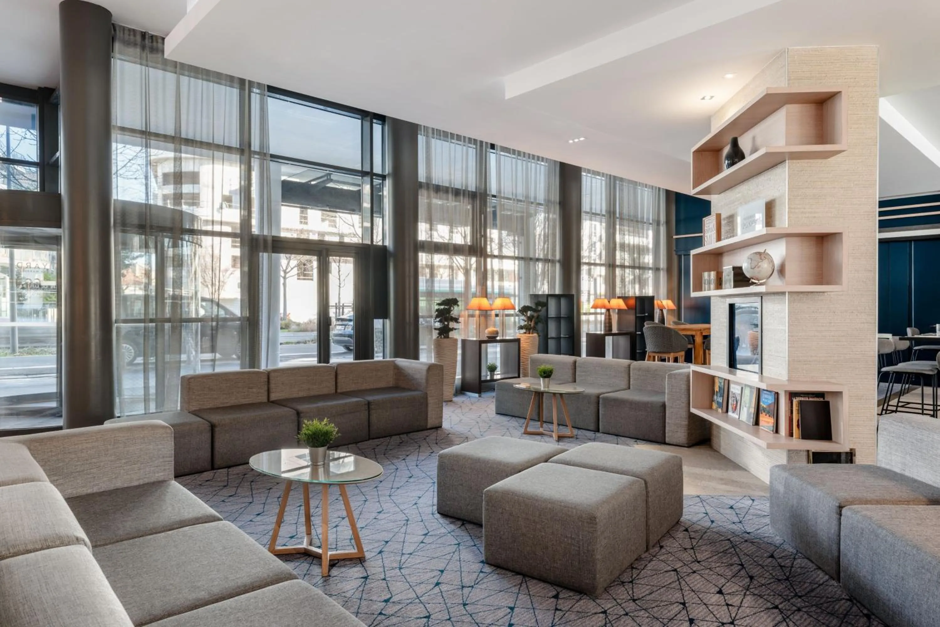 Lobby or reception in Courtyard by Marriott Paris La Defense West - Colombes