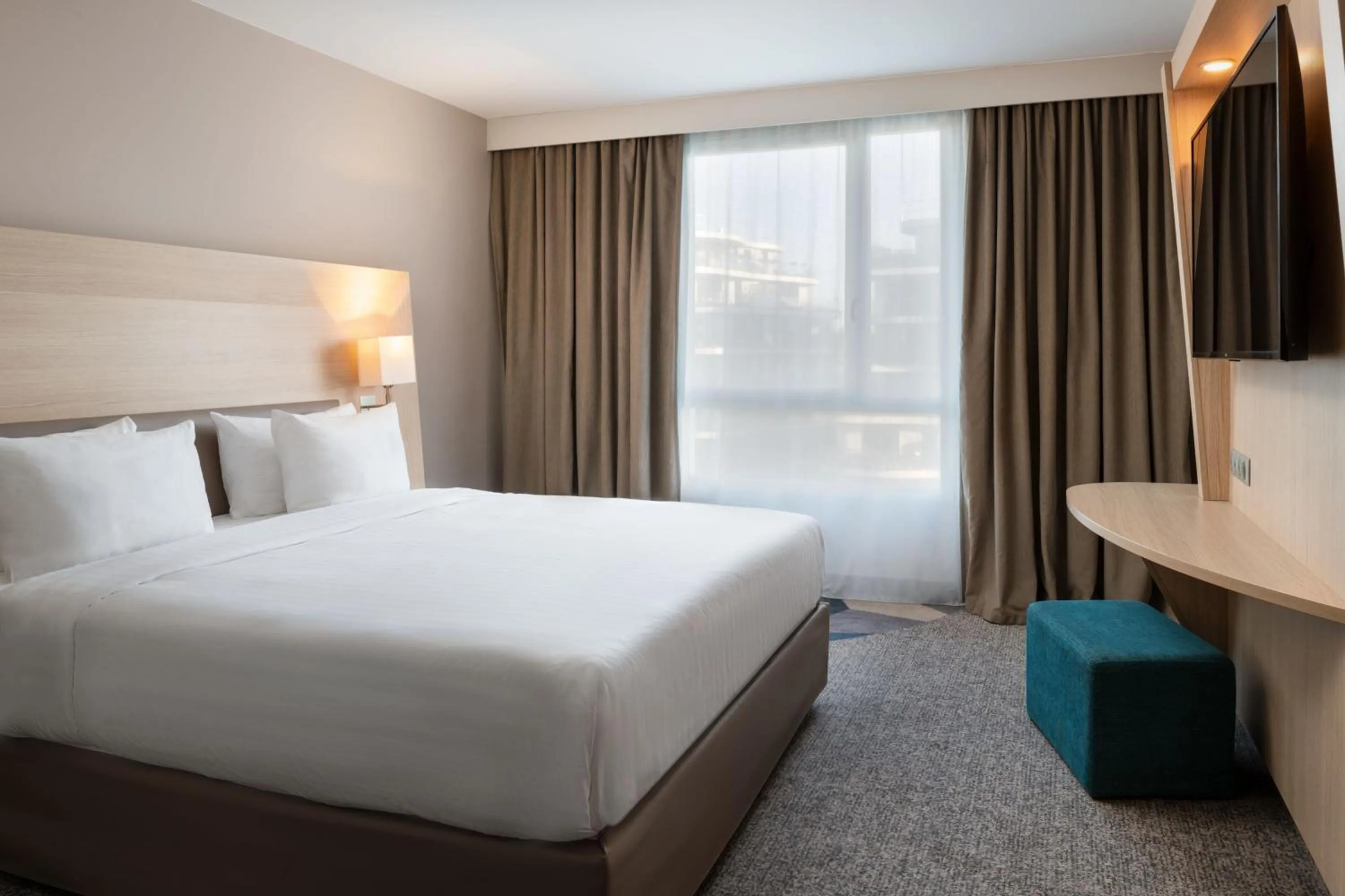 Photo of the whole room, Bed in Courtyard by Marriott Paris La Defense West - Colombes
