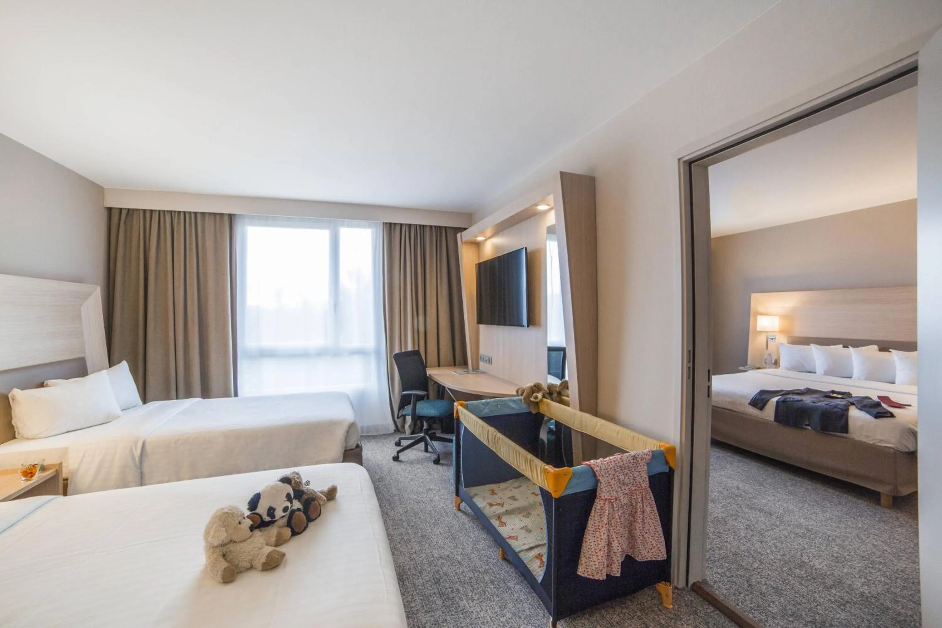 Photo of the whole room, Bed in Courtyard by Marriott Paris La Defense West - Colombes