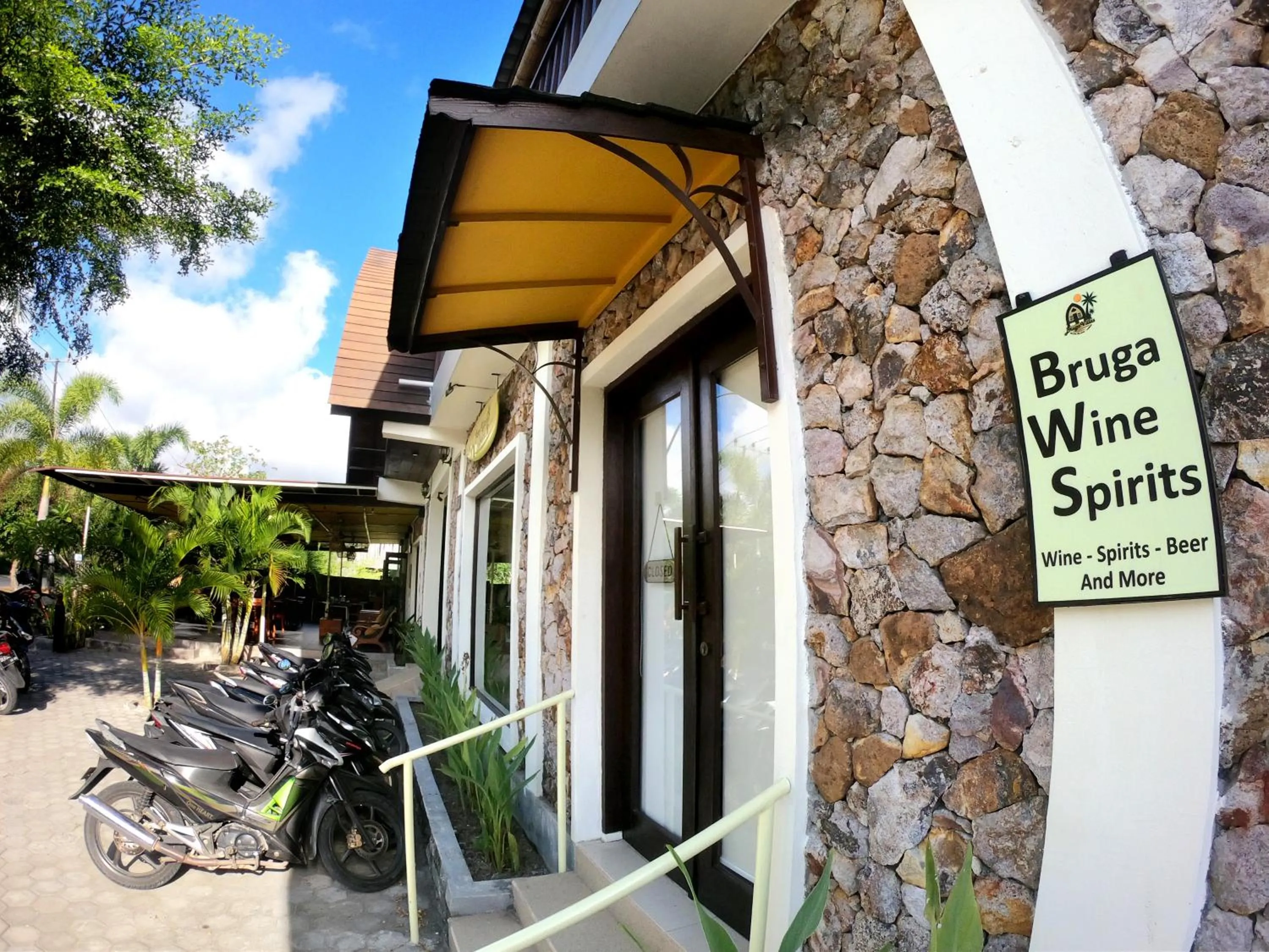 On-site shops in Bruga Villas Restaurant and Spa
