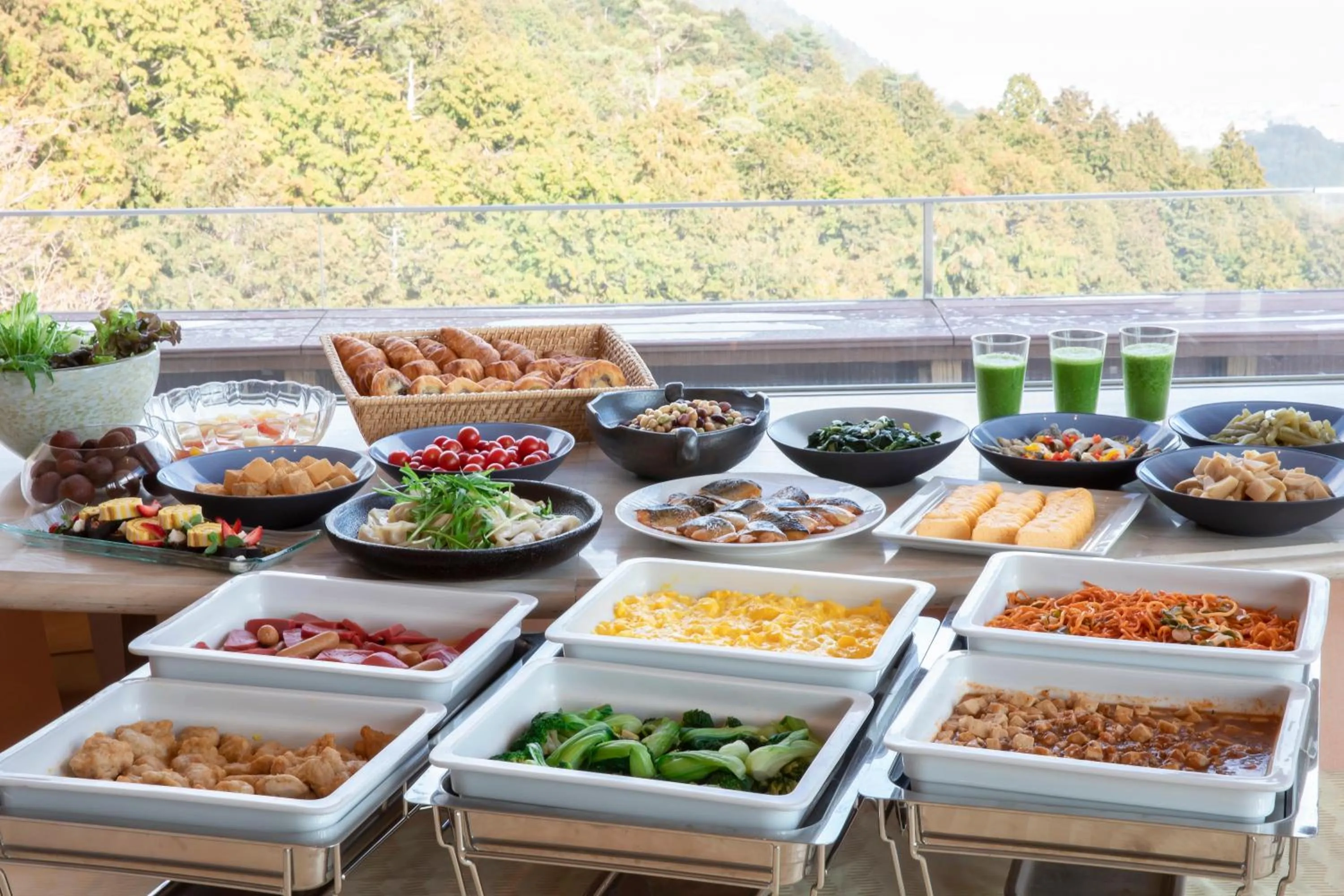 Buffet breakfast in L'Hotel de Hiei