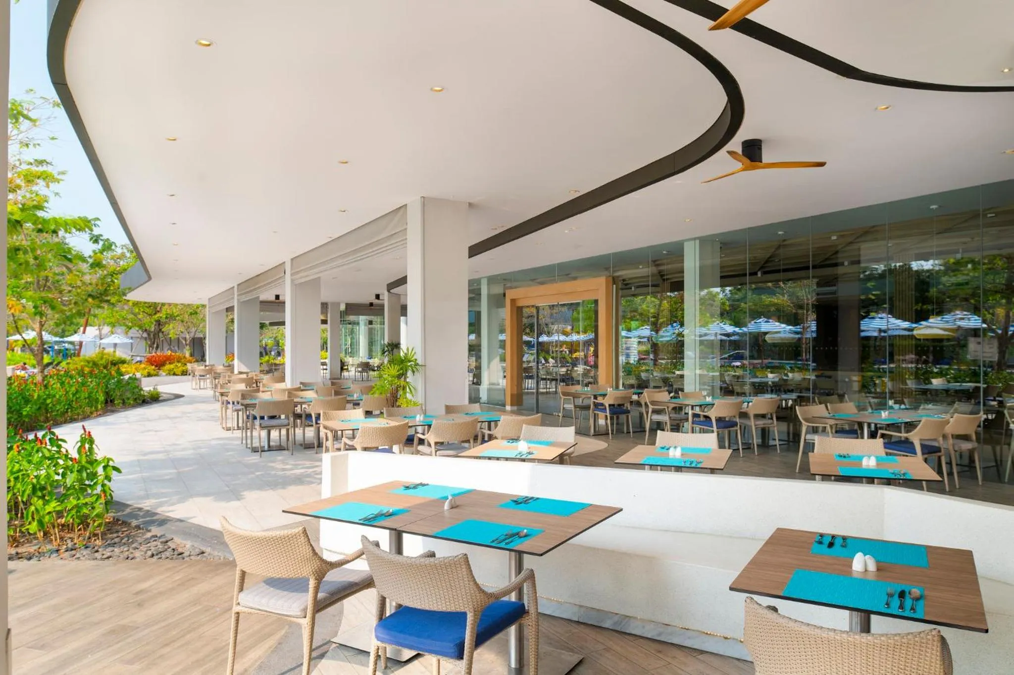 Restaurant/places to eat in OZO North Pattaya