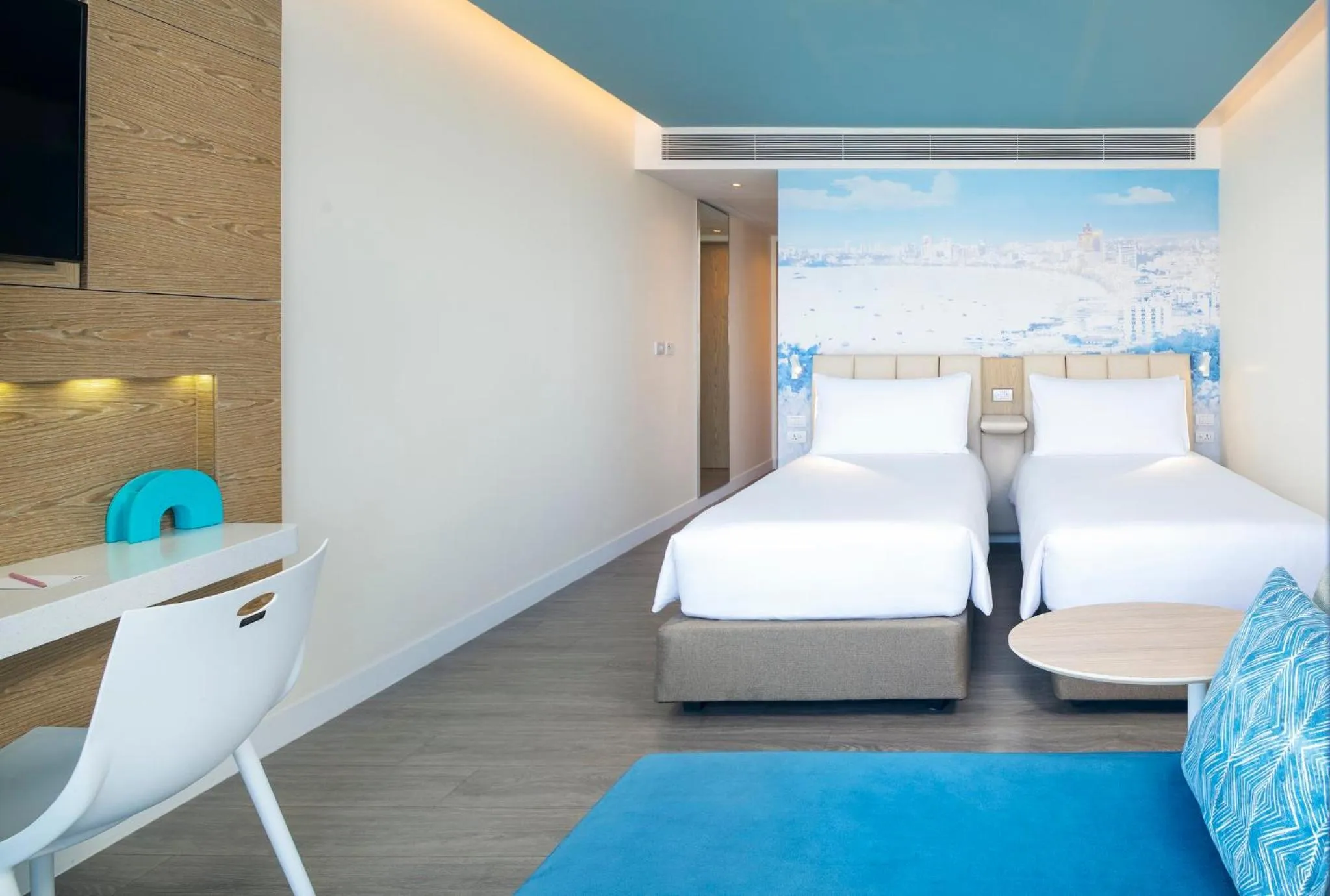 Photo of the whole room, Bed in OZO North Pattaya