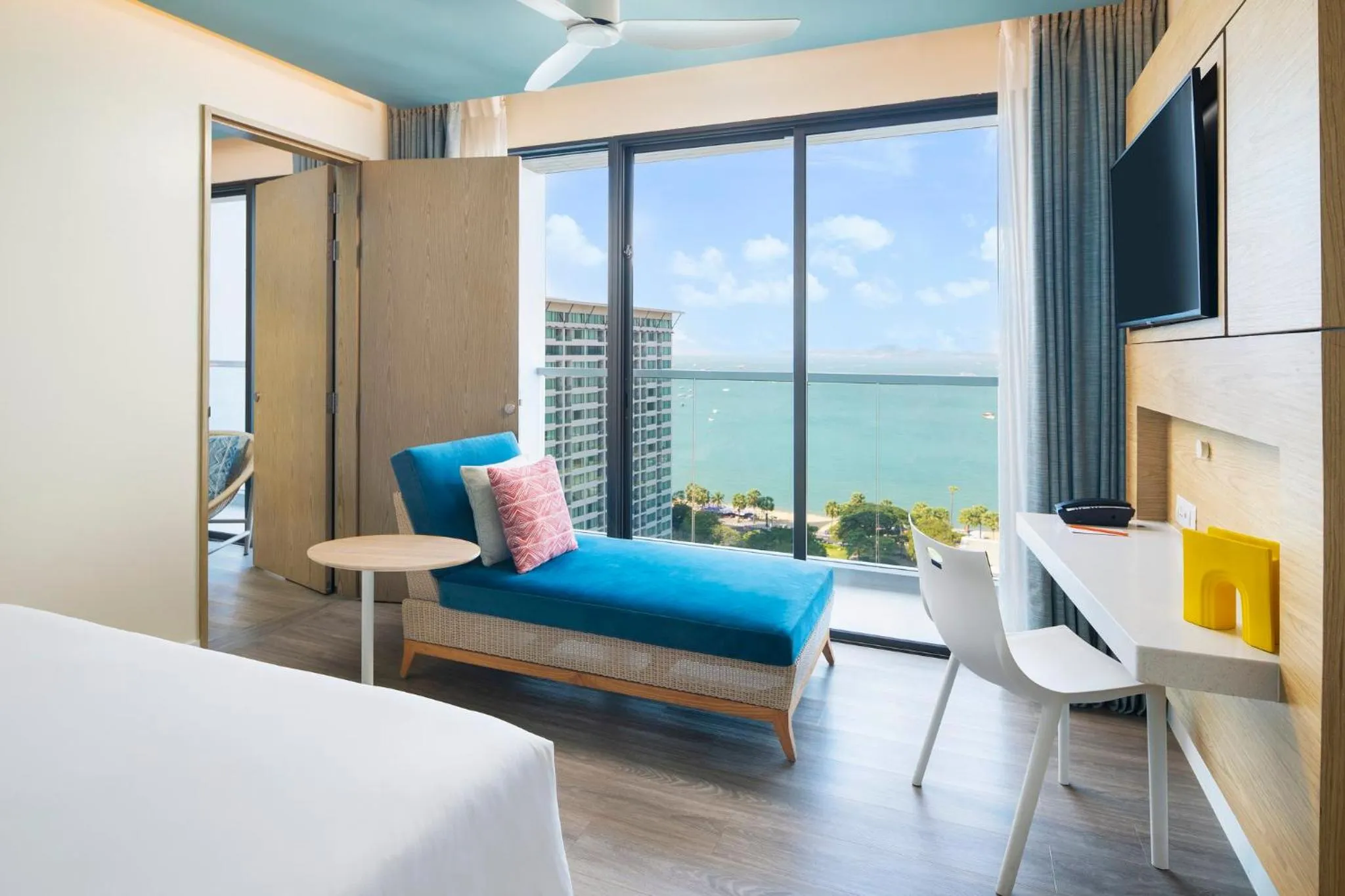 Photo of the whole room, Bed in OZO North Pattaya