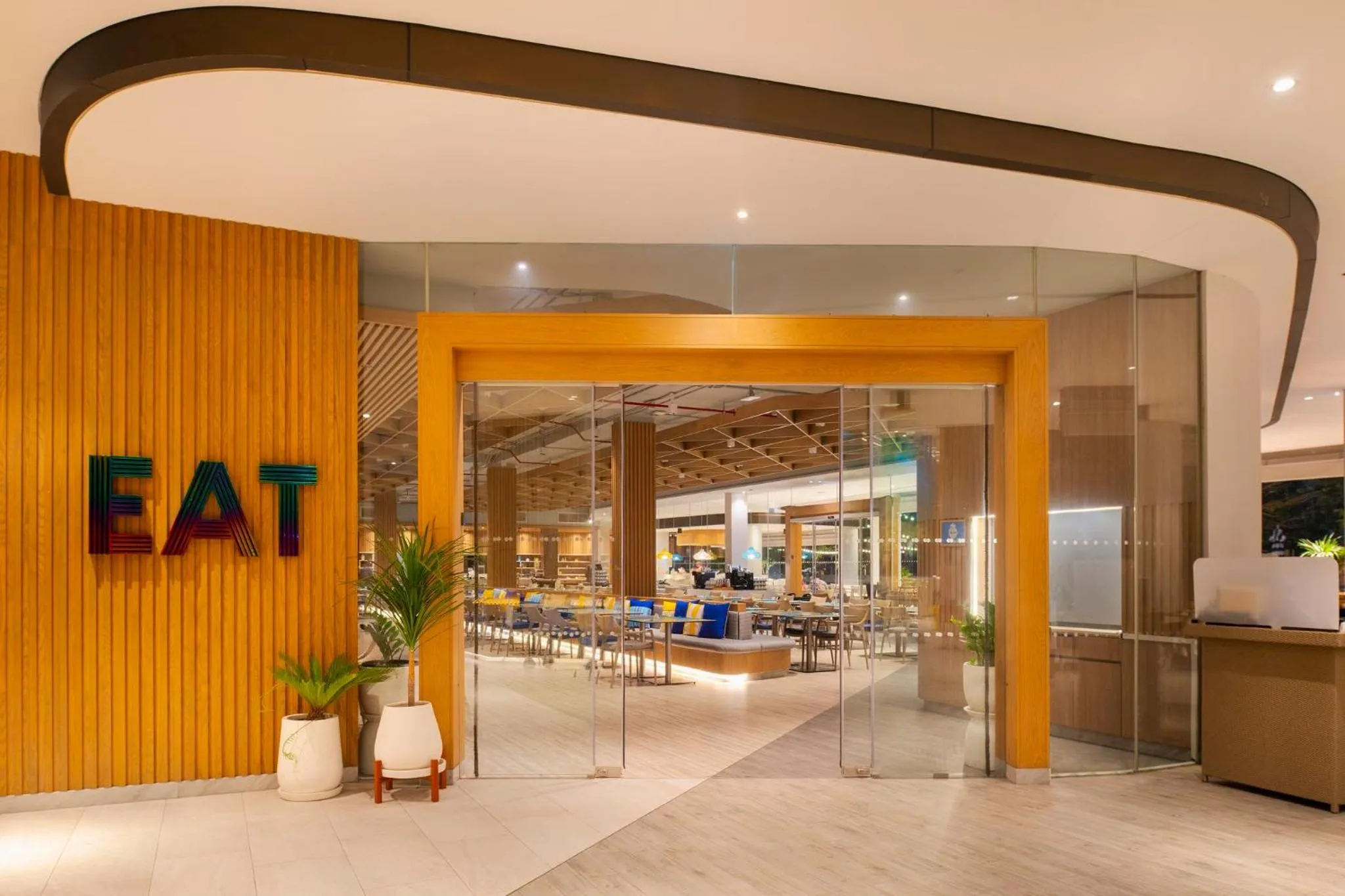 Restaurant/places to eat in OZO North Pattaya