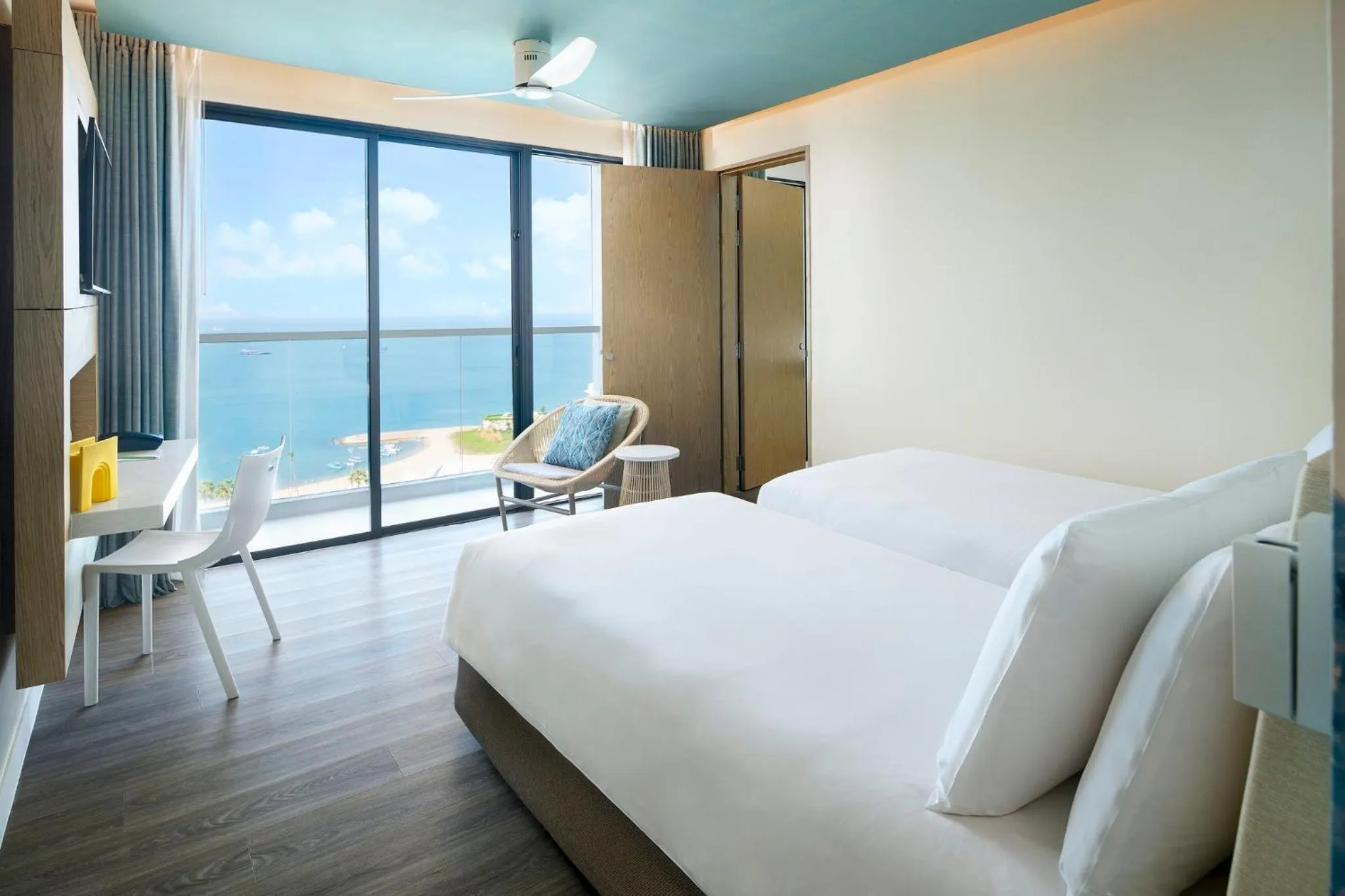 Photo of the whole room, Bed in OZO North Pattaya