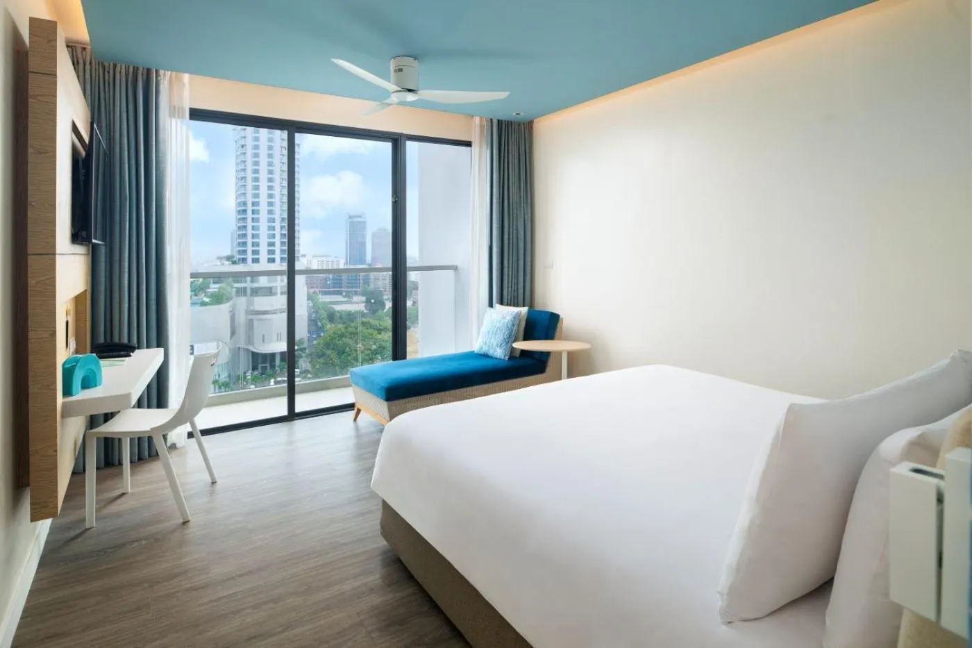 View (from property/room), Bed in OZO North Pattaya