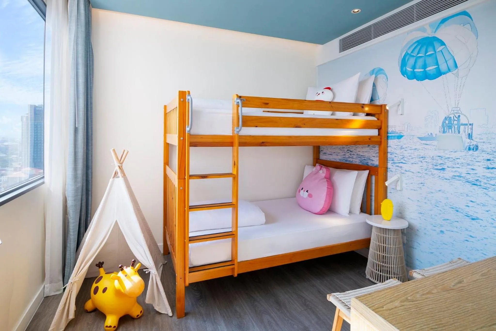 Photo of the whole room, Bed in OZO North Pattaya