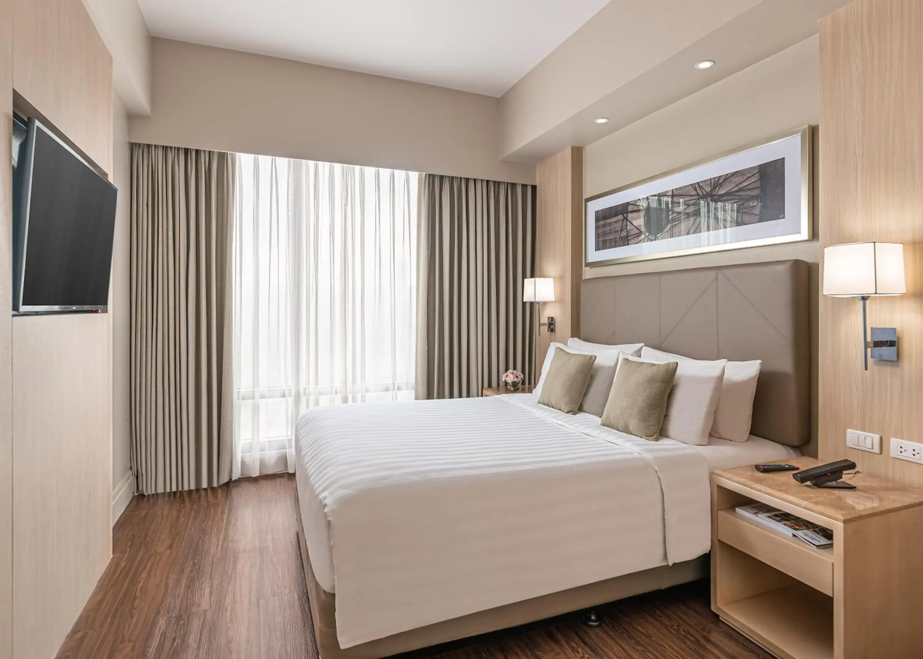 Studio Room with 1 King Bed and Kitchenette - single occupancy in Seda Central Bloc Cebu Studio Room with 1 King Bed and Kitchenette - single occupancy in Seda Central Bloc Cebu