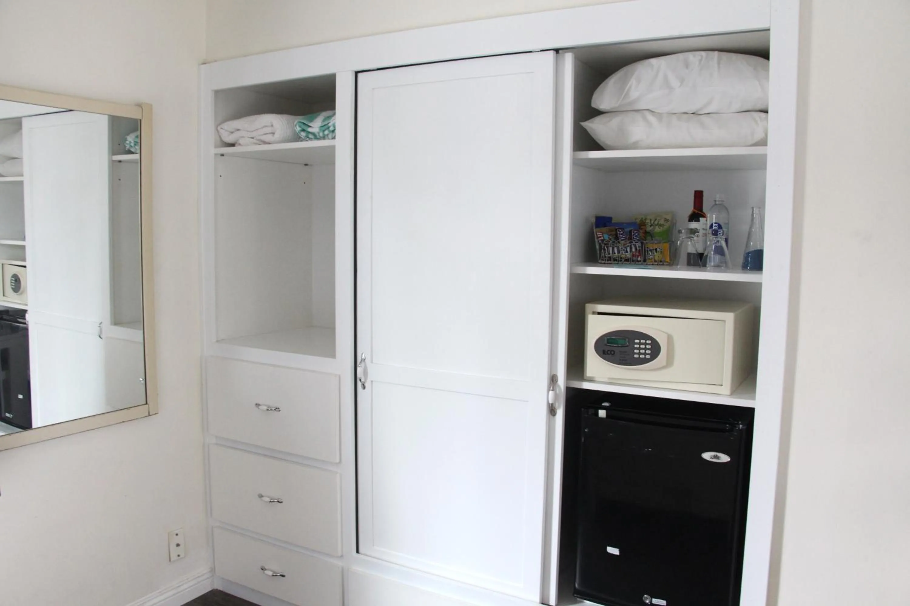 Decorative detail in Bayside Hotel