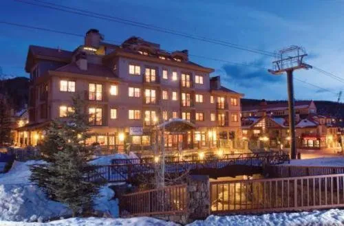 Facade/entrance in Inn at Lost Creek