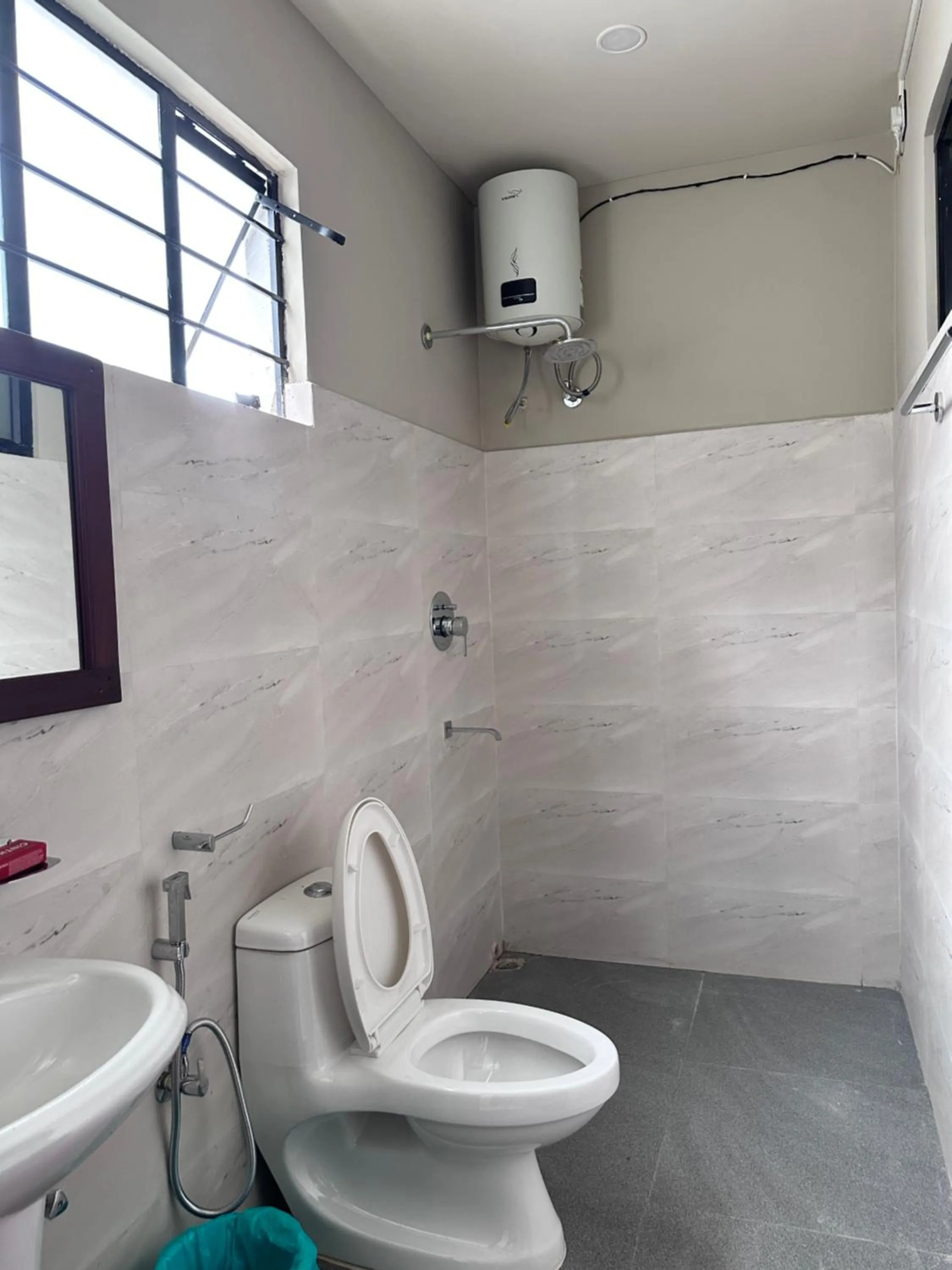 Shower in Akim Homestay