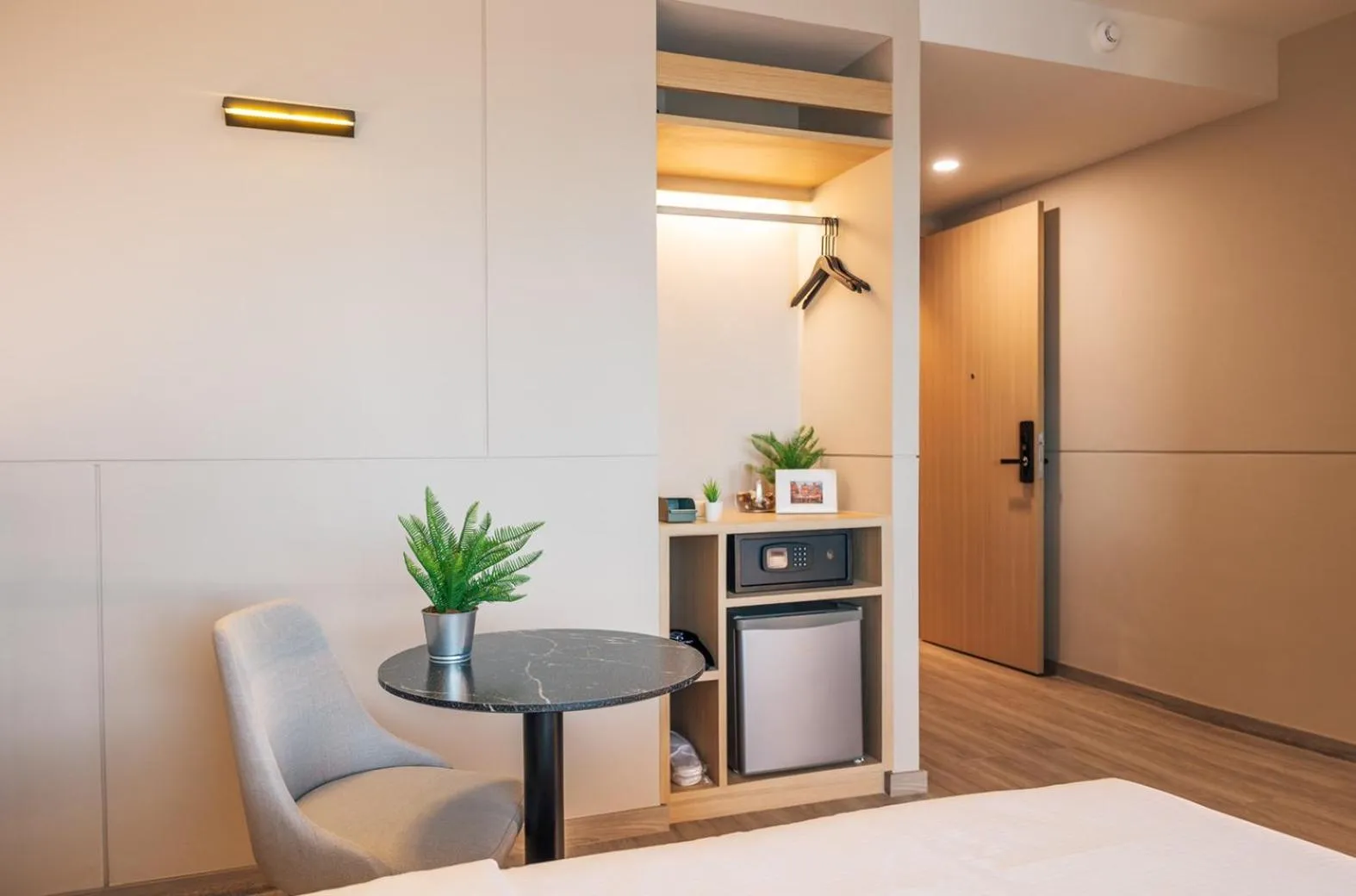 minibar, Bed in 56 Hotel