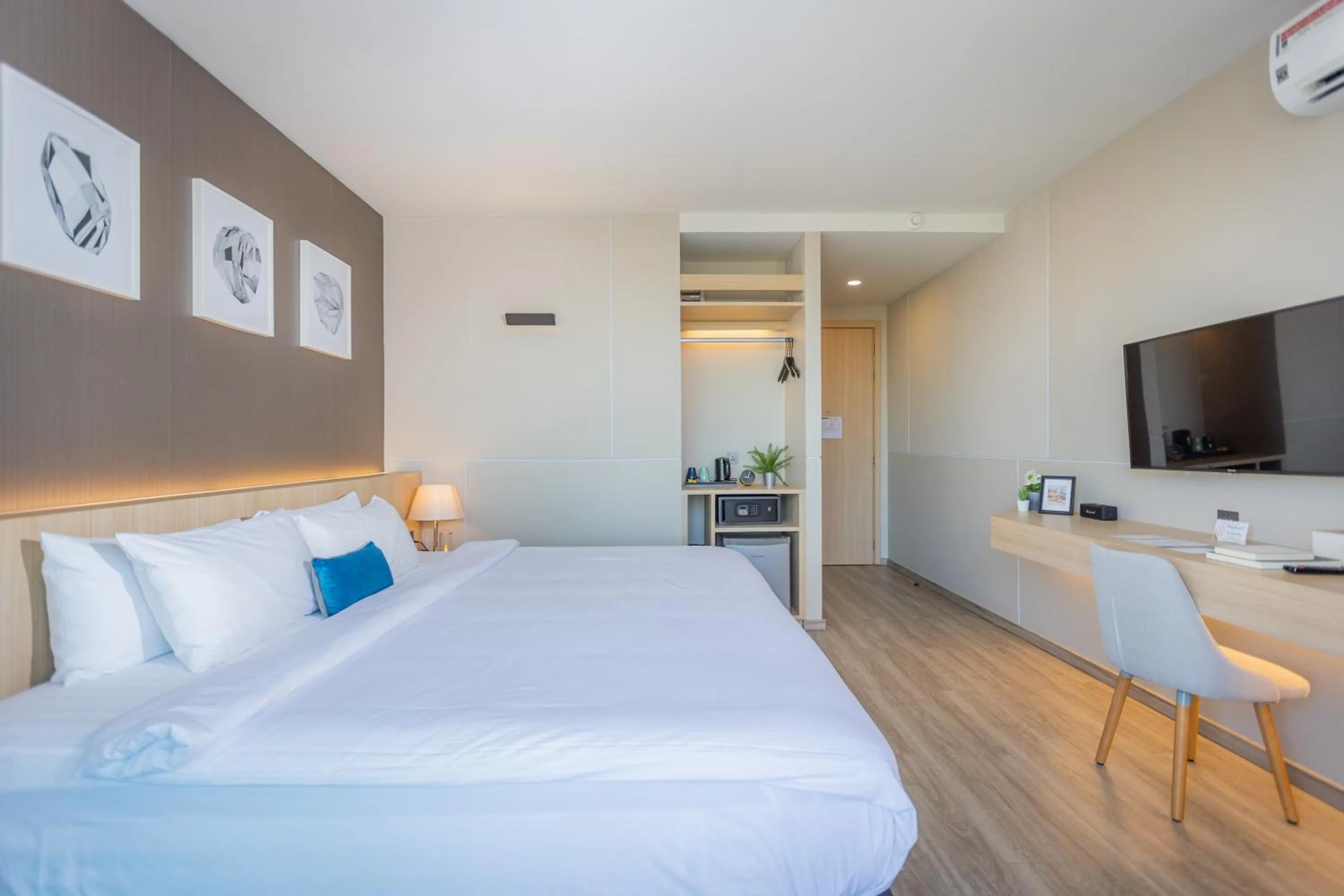 Bedroom, Bed in 56 Hotel