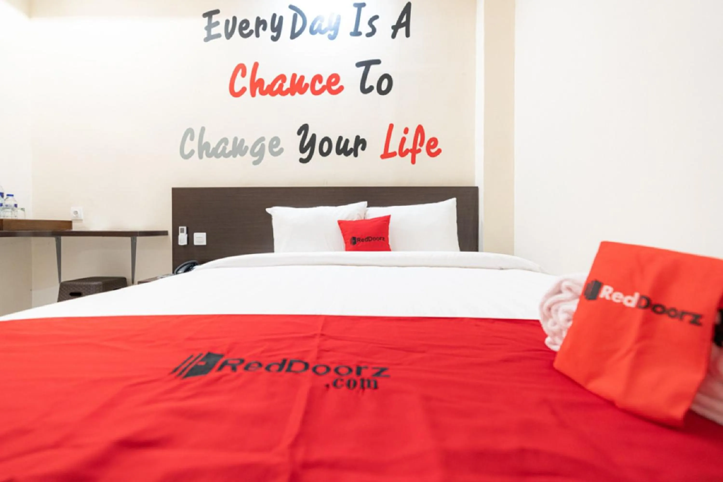 Bedroom, Bed in RedDoorz Plus At Harvest Inn Panakkukang