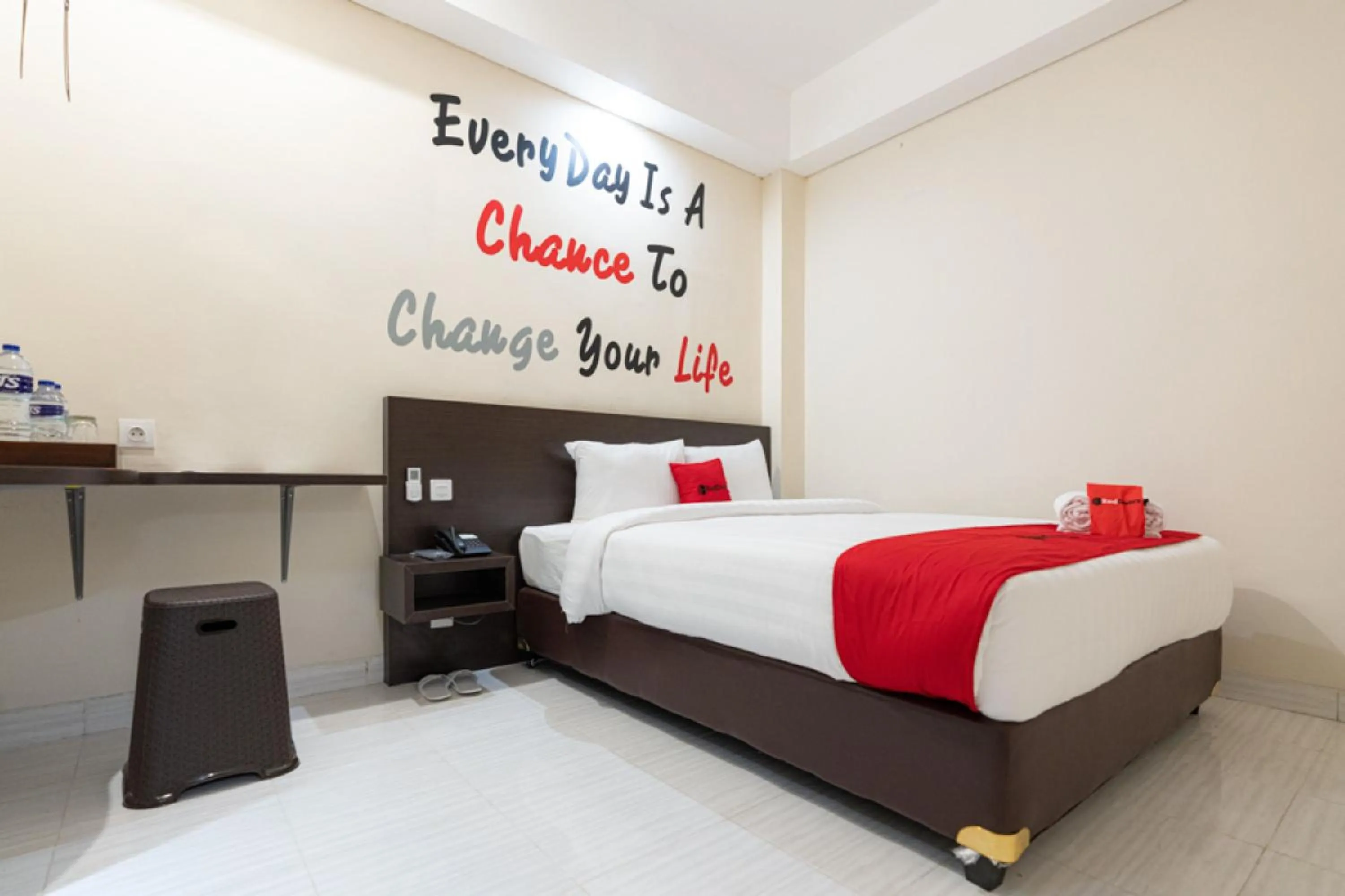 Bedroom, Bed in RedDoorz Plus At Harvest Inn Panakkukang