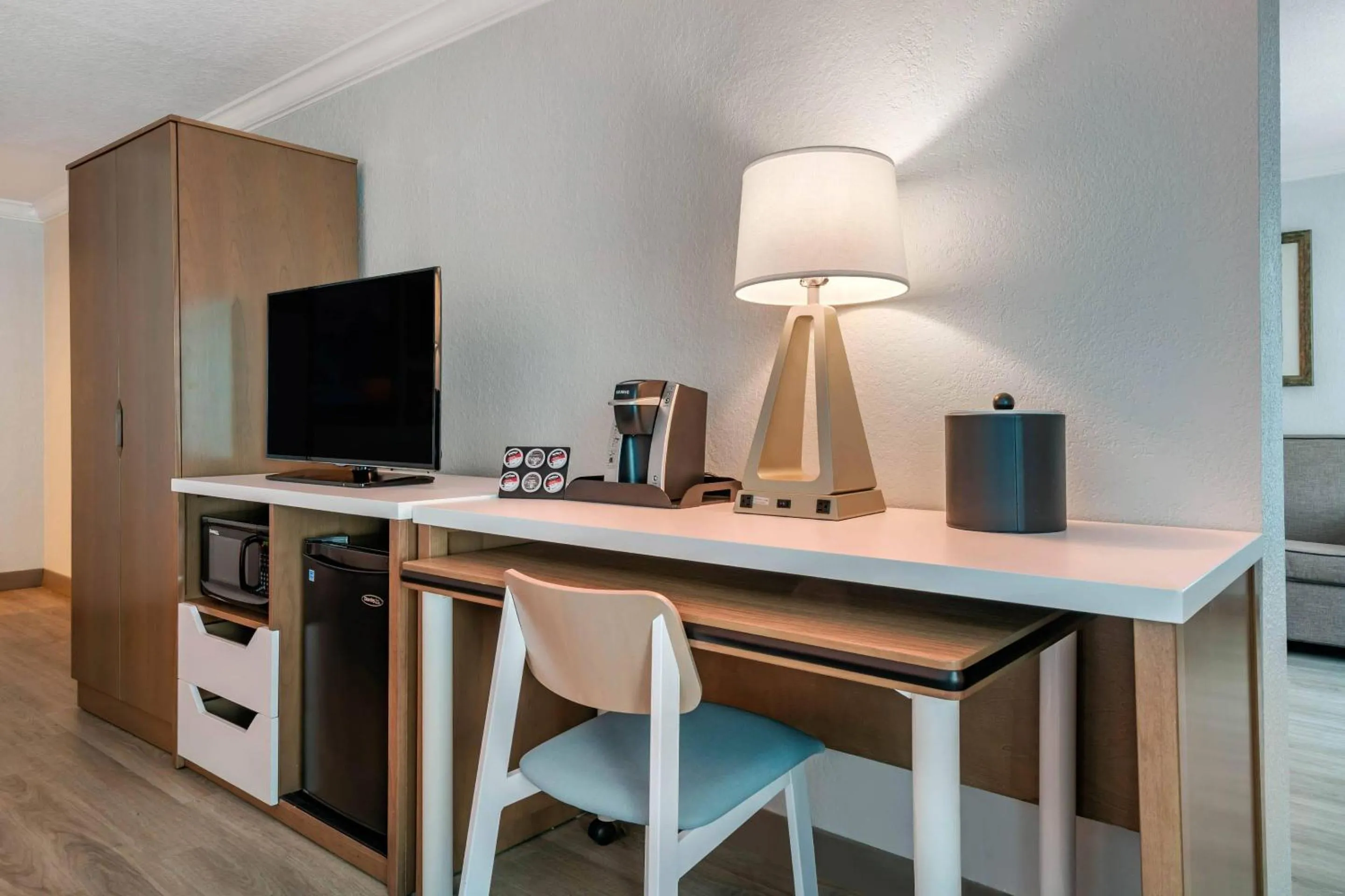 Bedroom in Dolphin Sands Clearwater Beach, an Ascend Collection Hotel