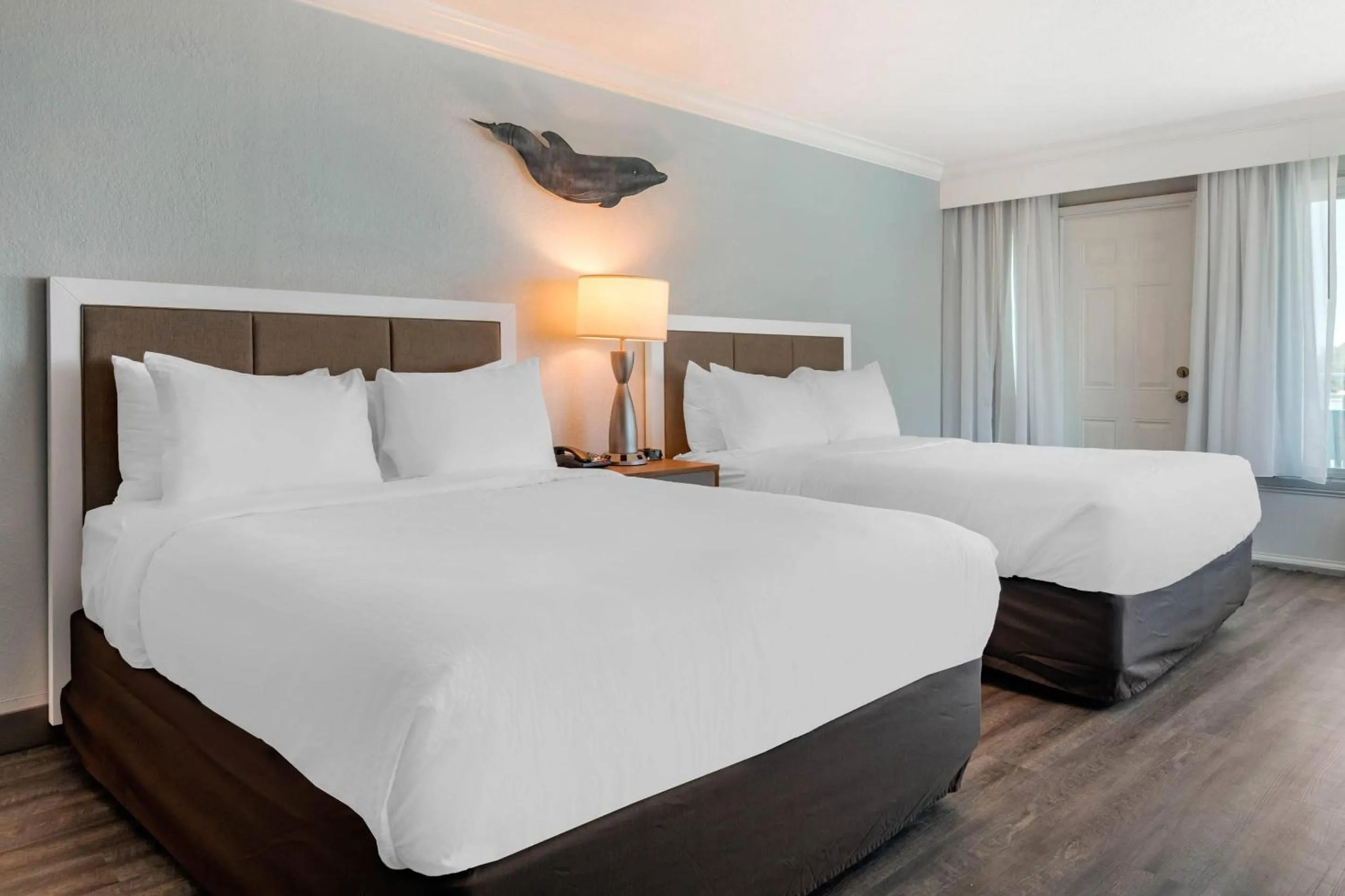 Bedroom, Bed in Dolphin Sands Clearwater Beach, an Ascend Collection Hotel