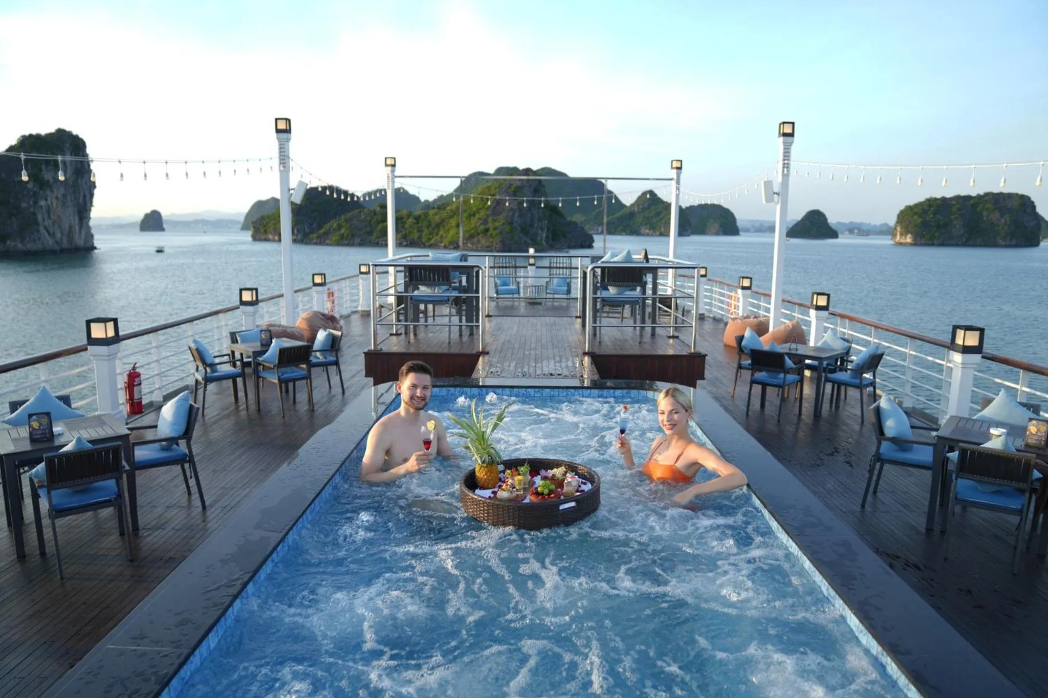Hot Tub in Paradise Grand Cruise - Lan Ha Bay