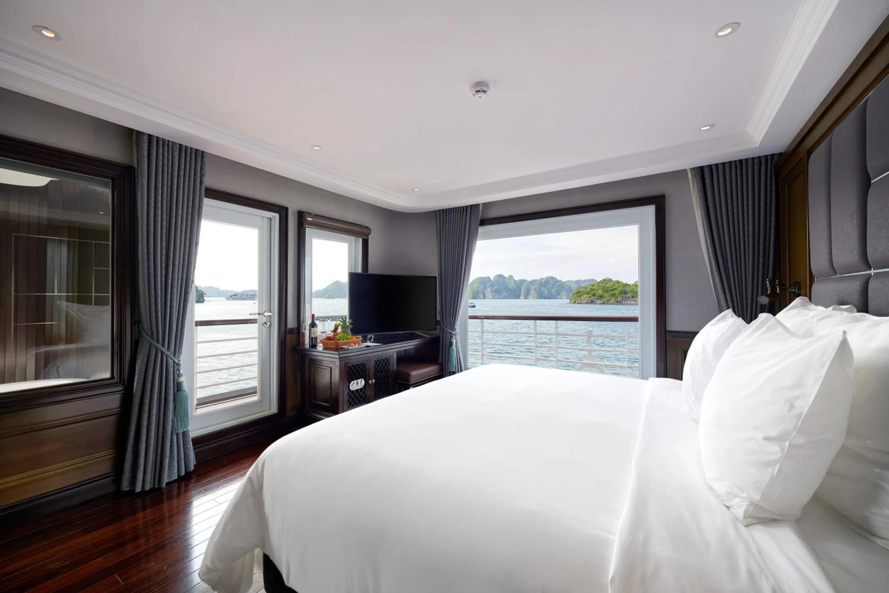 Bed in Paradise Grand Cruise - Lan Ha Bay